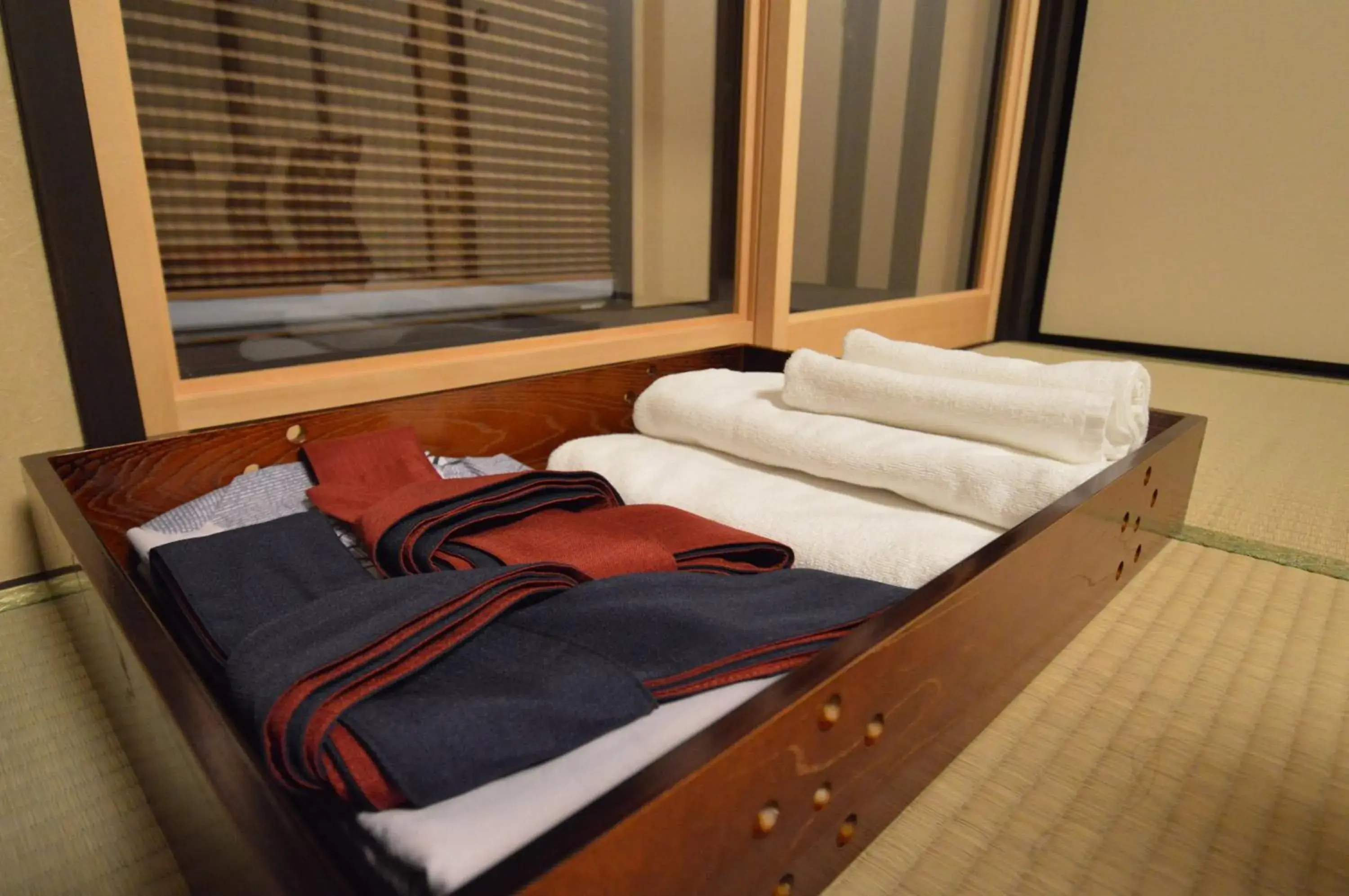Decorative detail, Bed in Rinn Kujofujinoki West Decorative detail, Bed in Rinn Kujofujinoki West