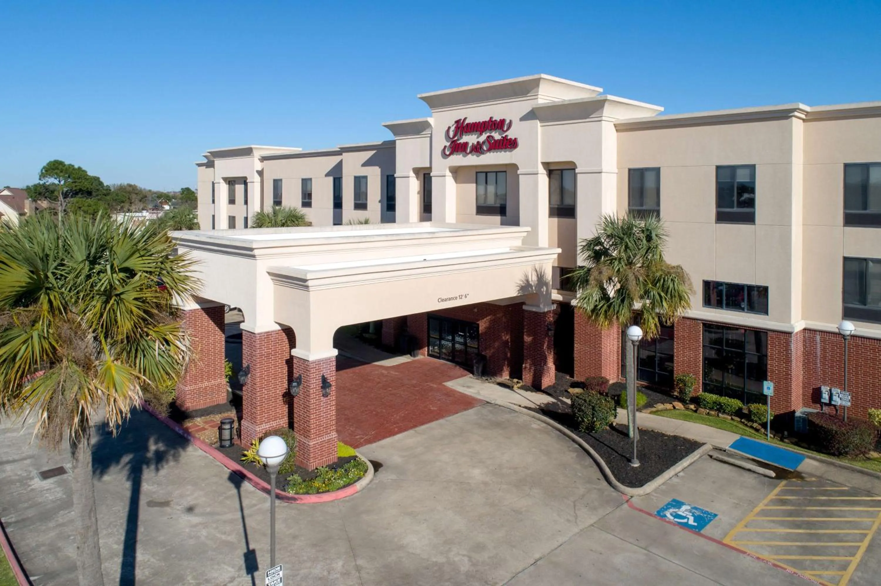 Property building in Hampton Inn & Suites Port Arthur