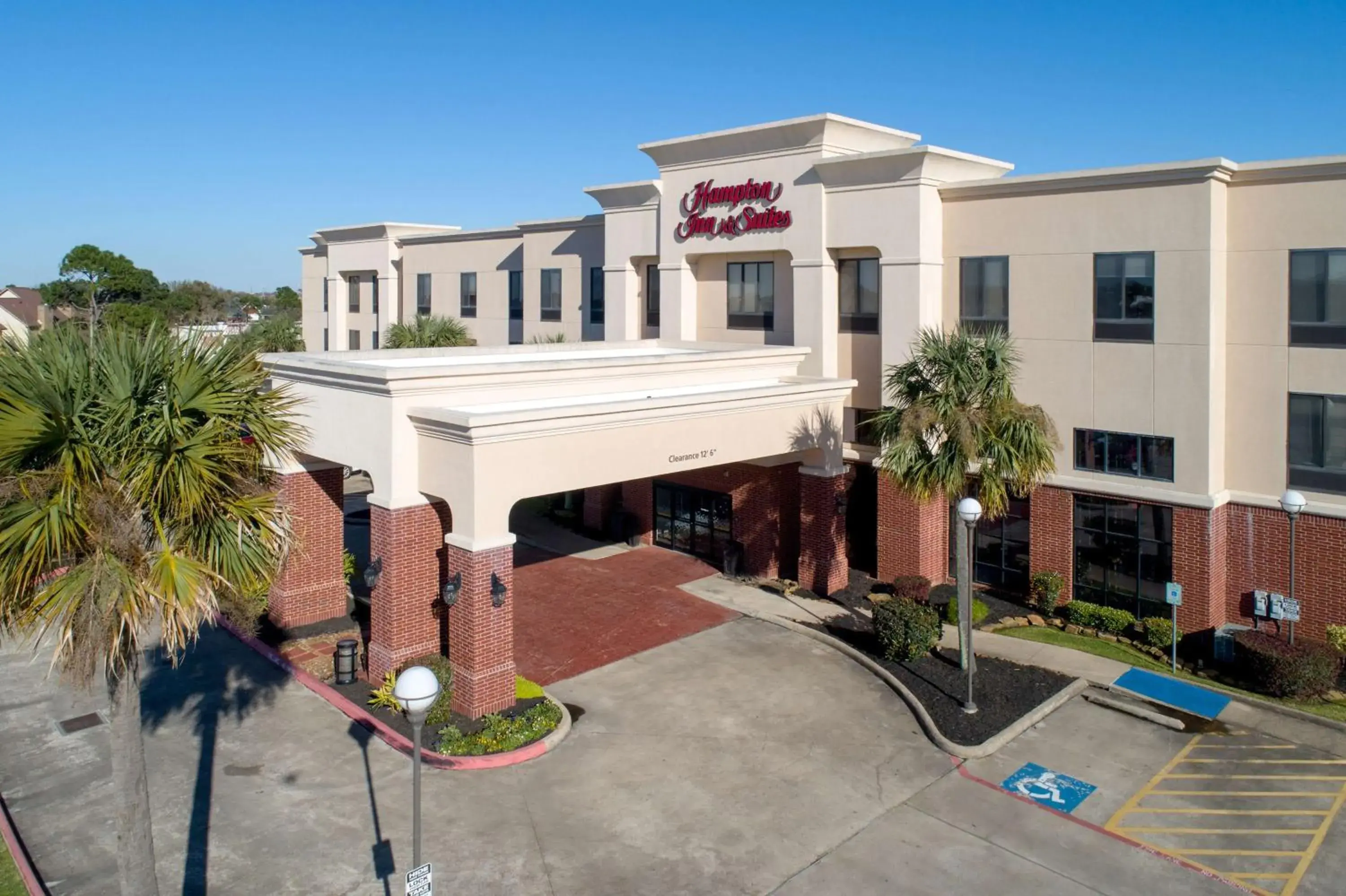 Property building in Hampton Inn & Suites Port Arthur Property building in Hampton Inn & Suites Port Arthur