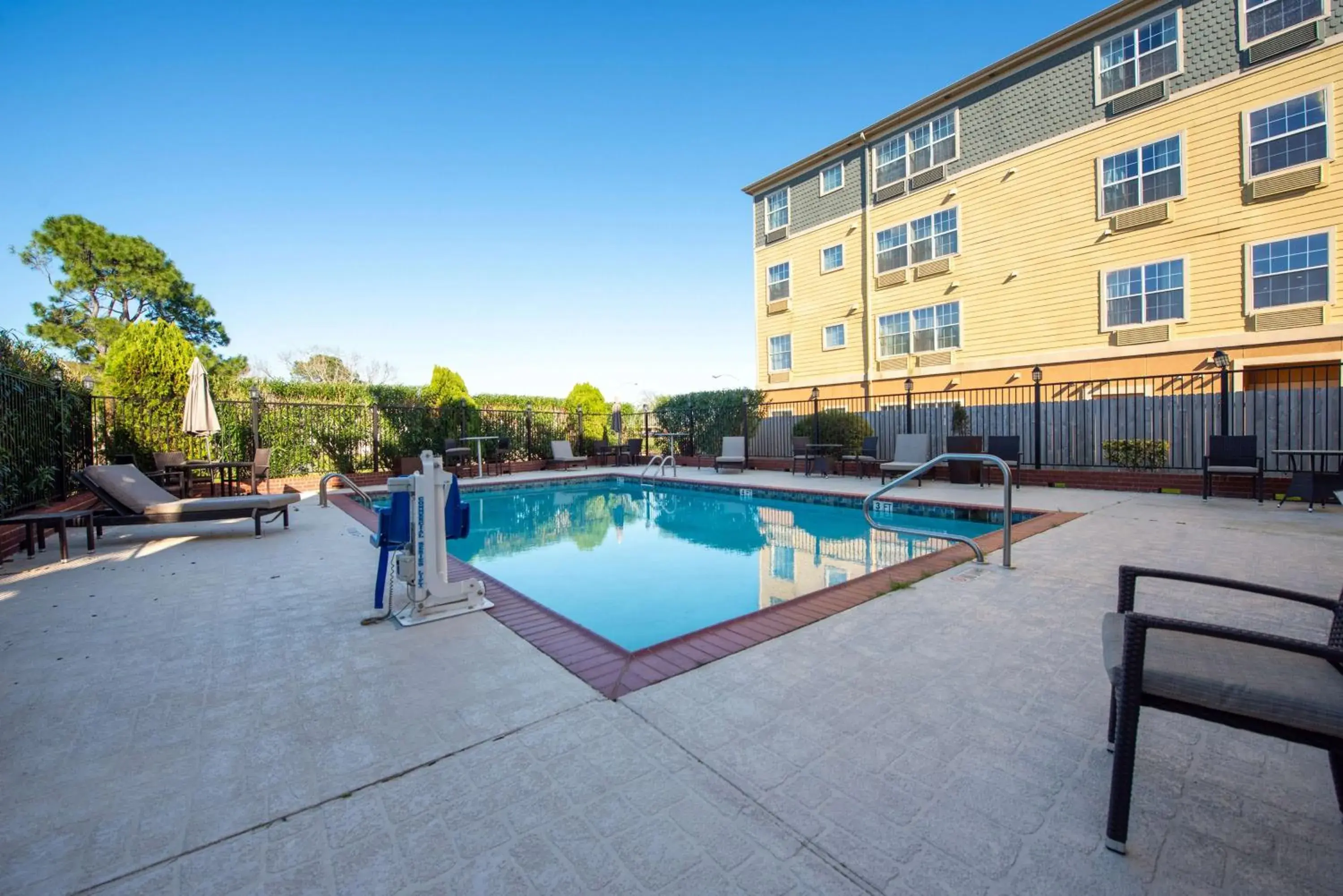 Pool view in Hampton Inn & Suites Port Arthur Pool view in Hampton Inn & Suites Port Arthur