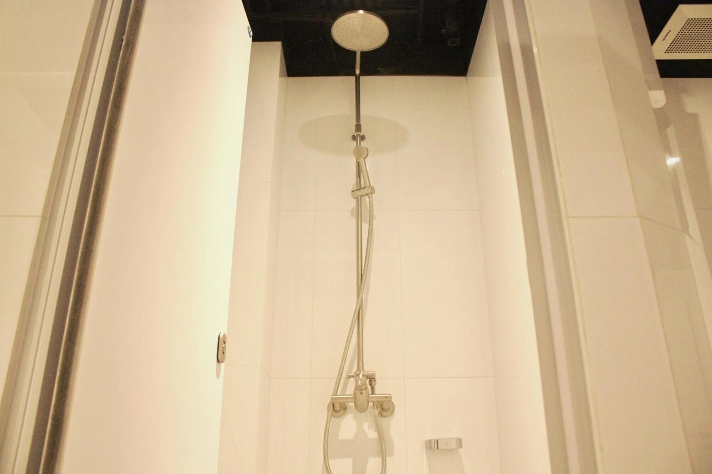 Shower in BearPacker Patong Hostel