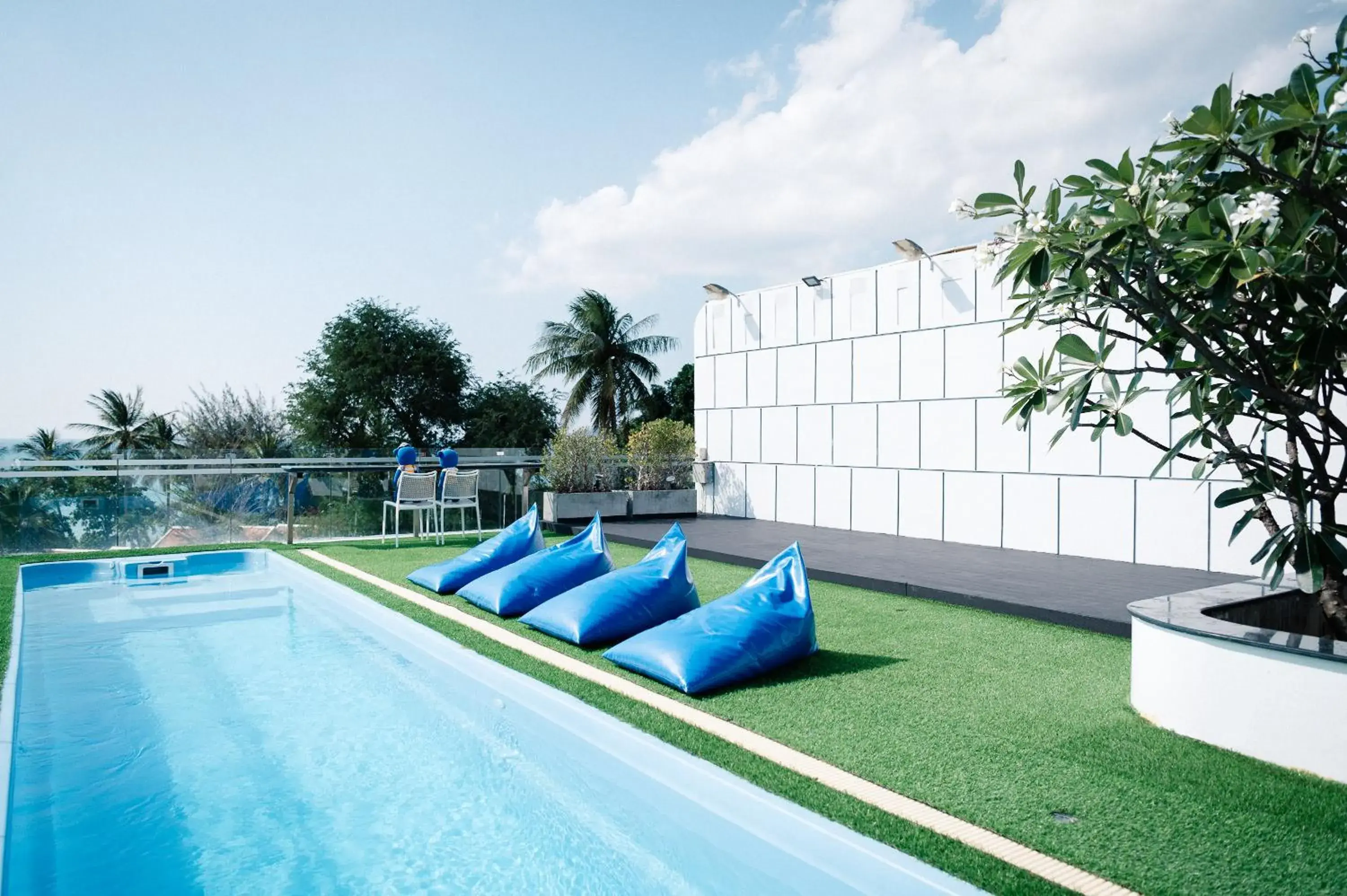 Pool view in BearPacker Patong Hostel Pool view in BearPacker Patong Hostel