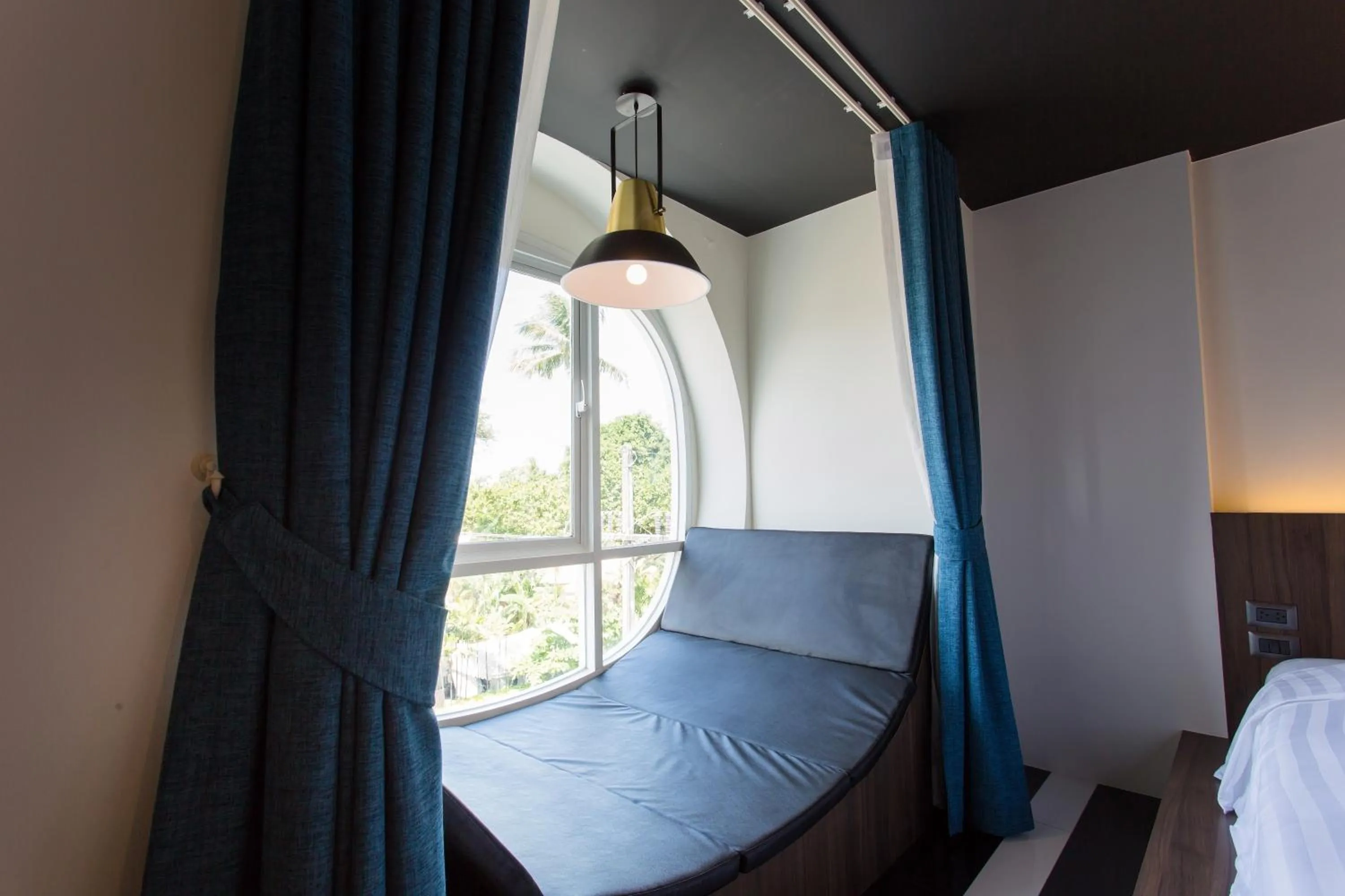 Seating area, Bed in BearPacker Patong Hostel