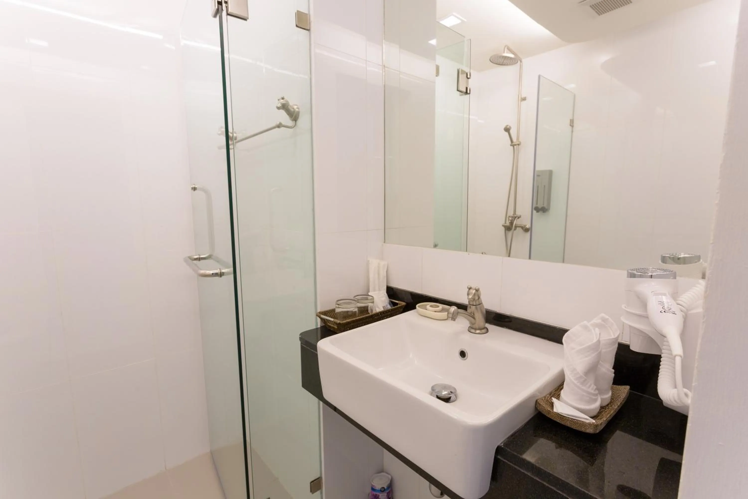 Bathroom in BearPacker Patong Hostel