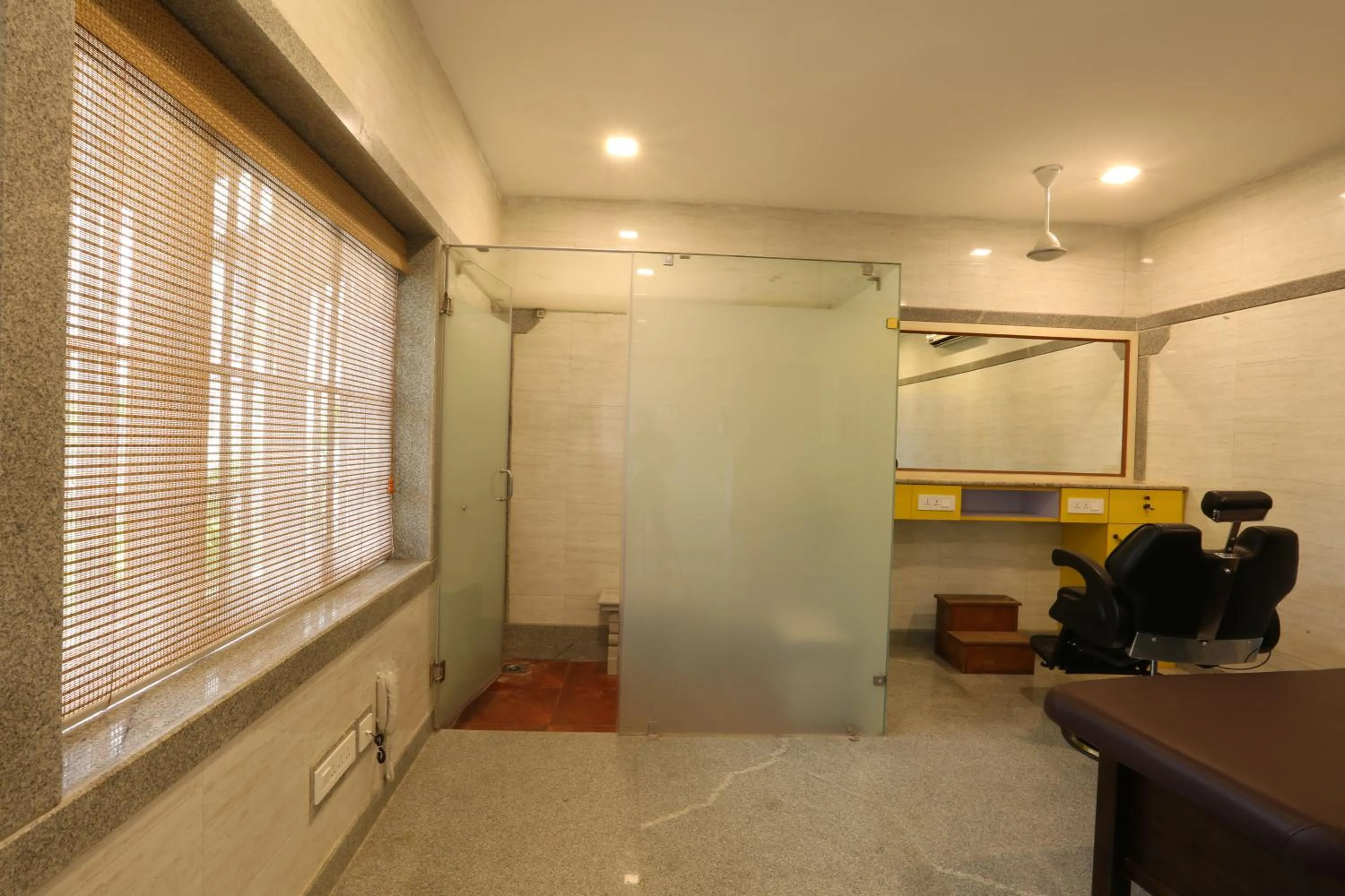 Steam room in Mayapuri Amira