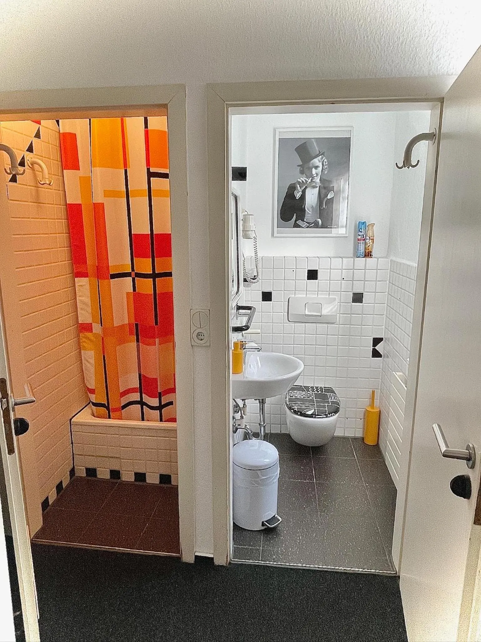 Shower in Hotel Tusculum