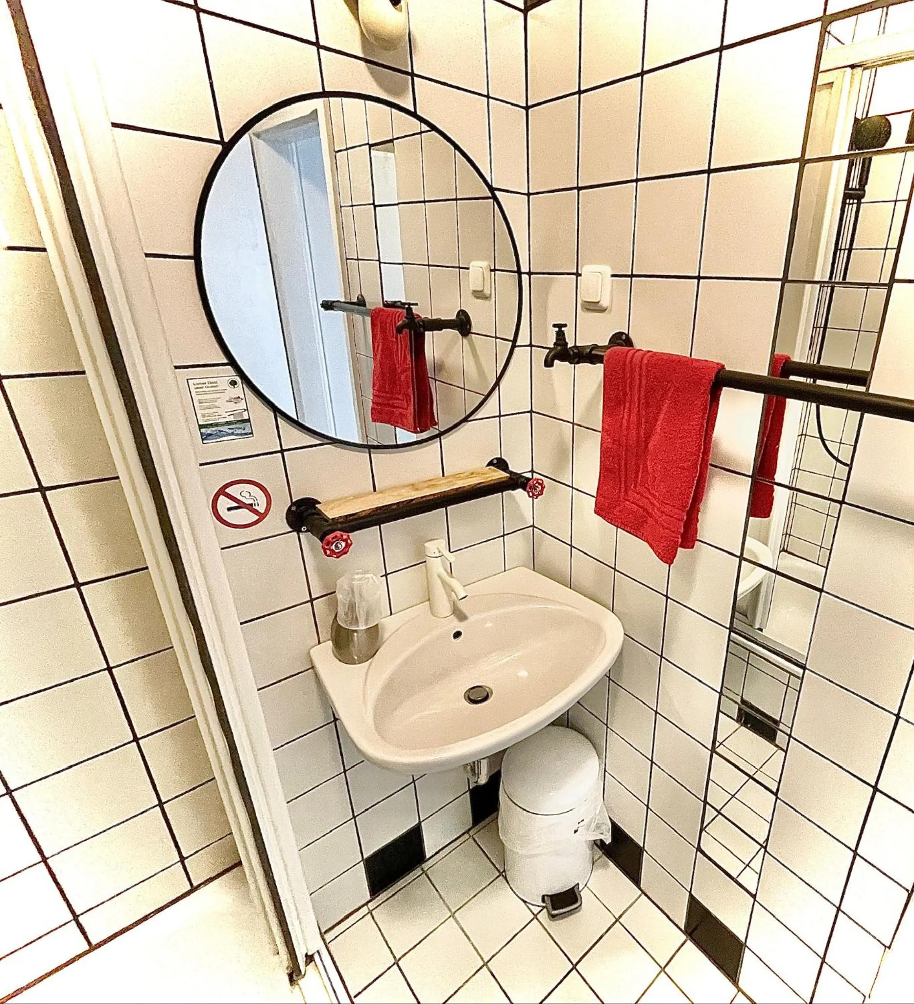 Shower in Hotel Tusculum