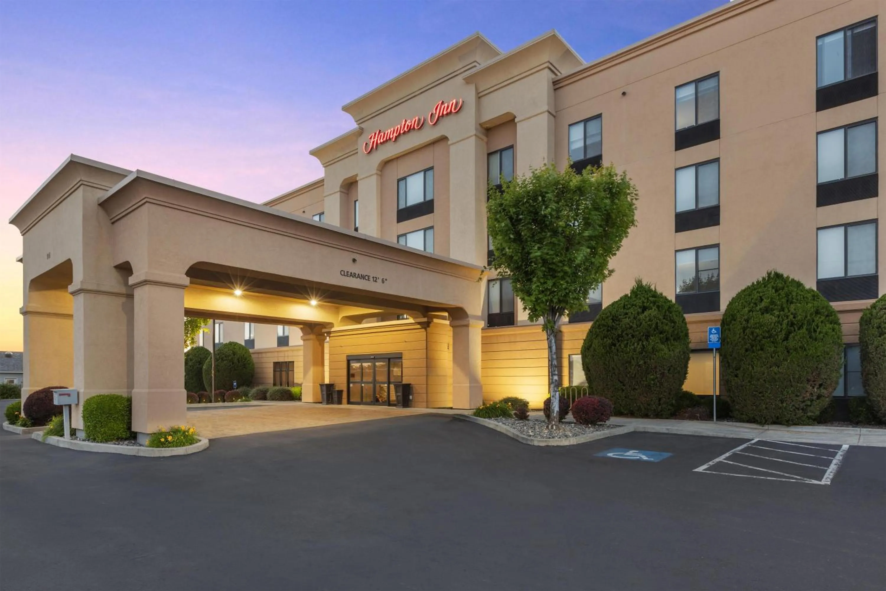 Property building in Hampton Inn Pendleton