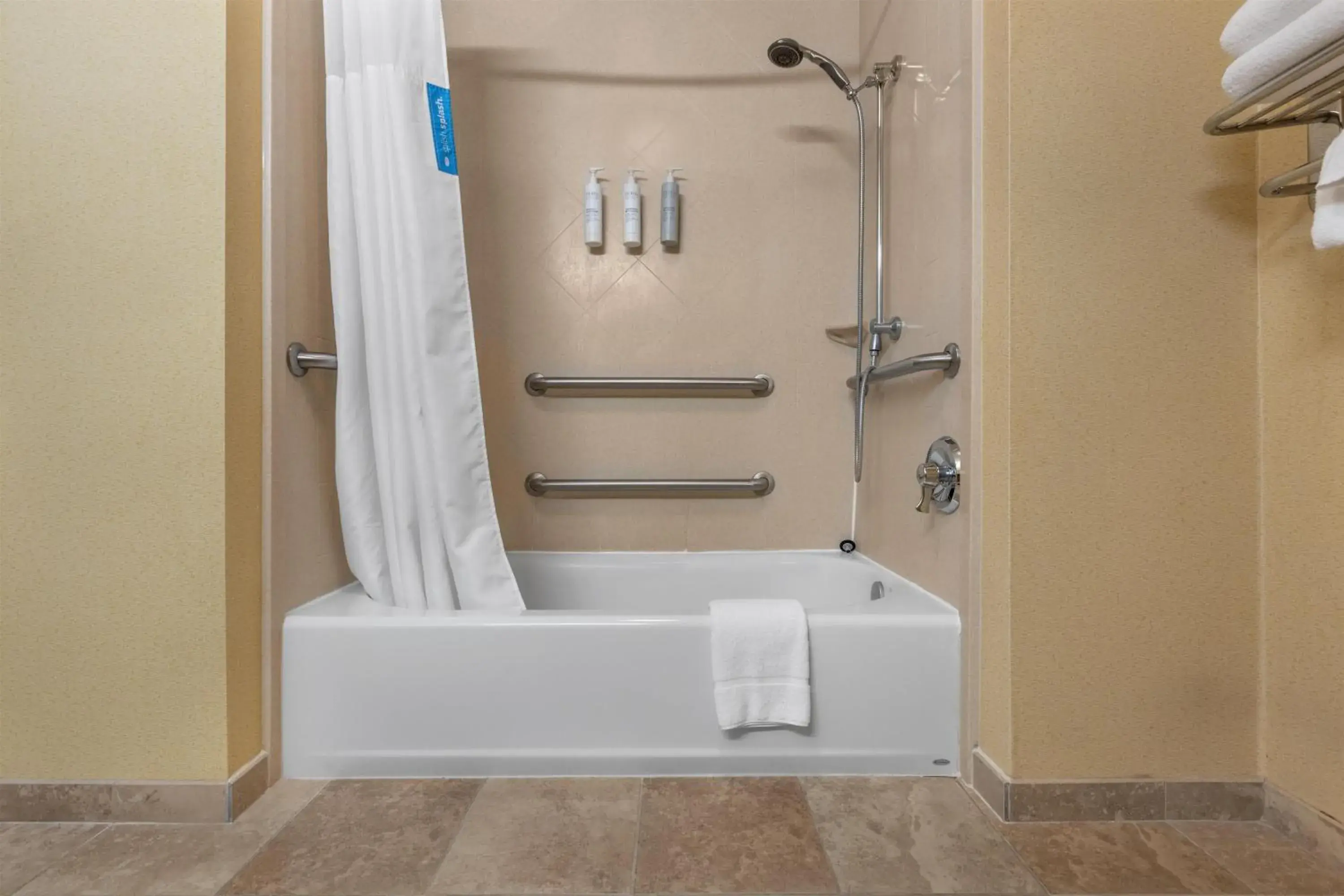 Bathroom in Hampton Inn Pendleton Bathroom in Hampton Inn Pendleton