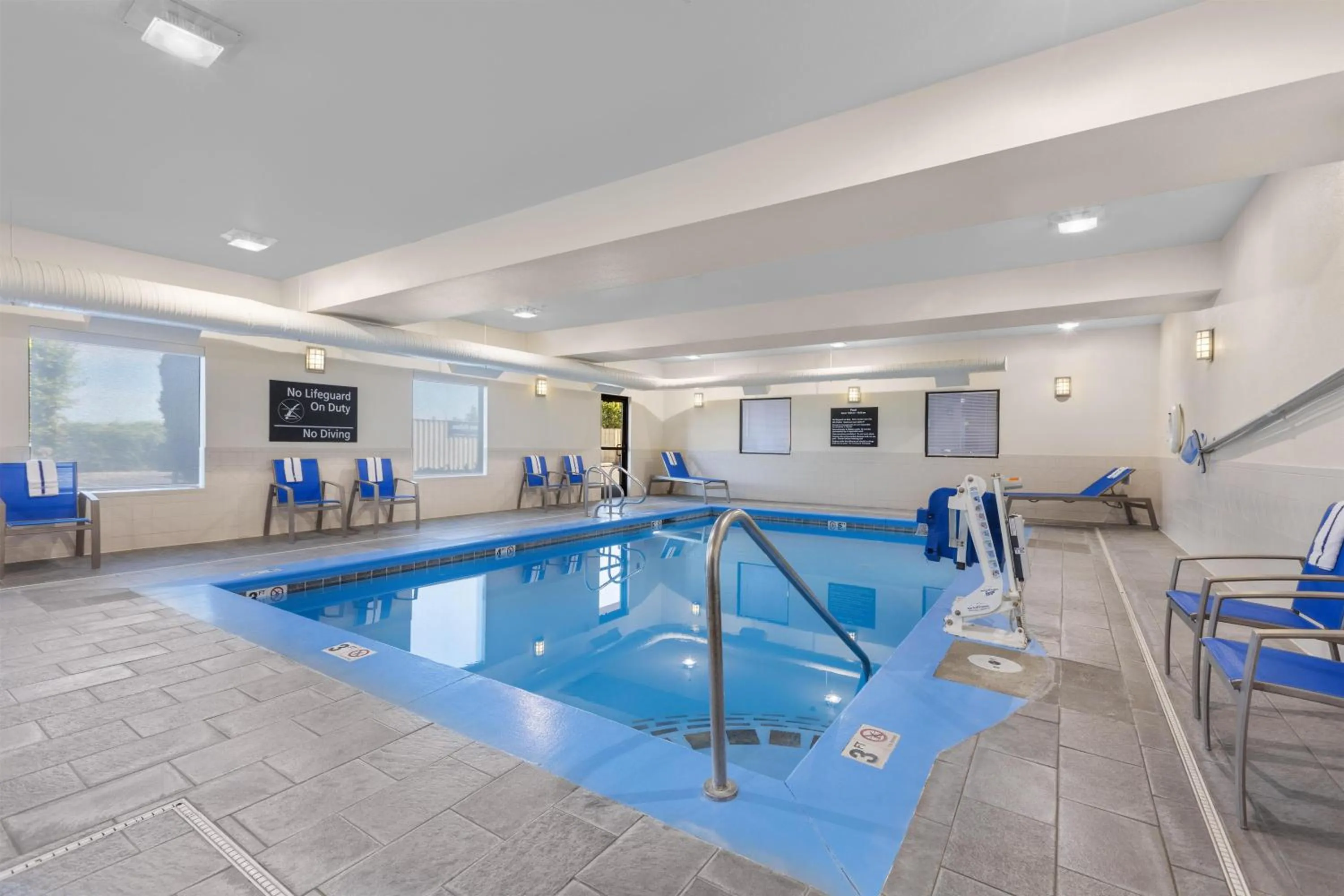 Pool view in Hampton Inn Pendleton