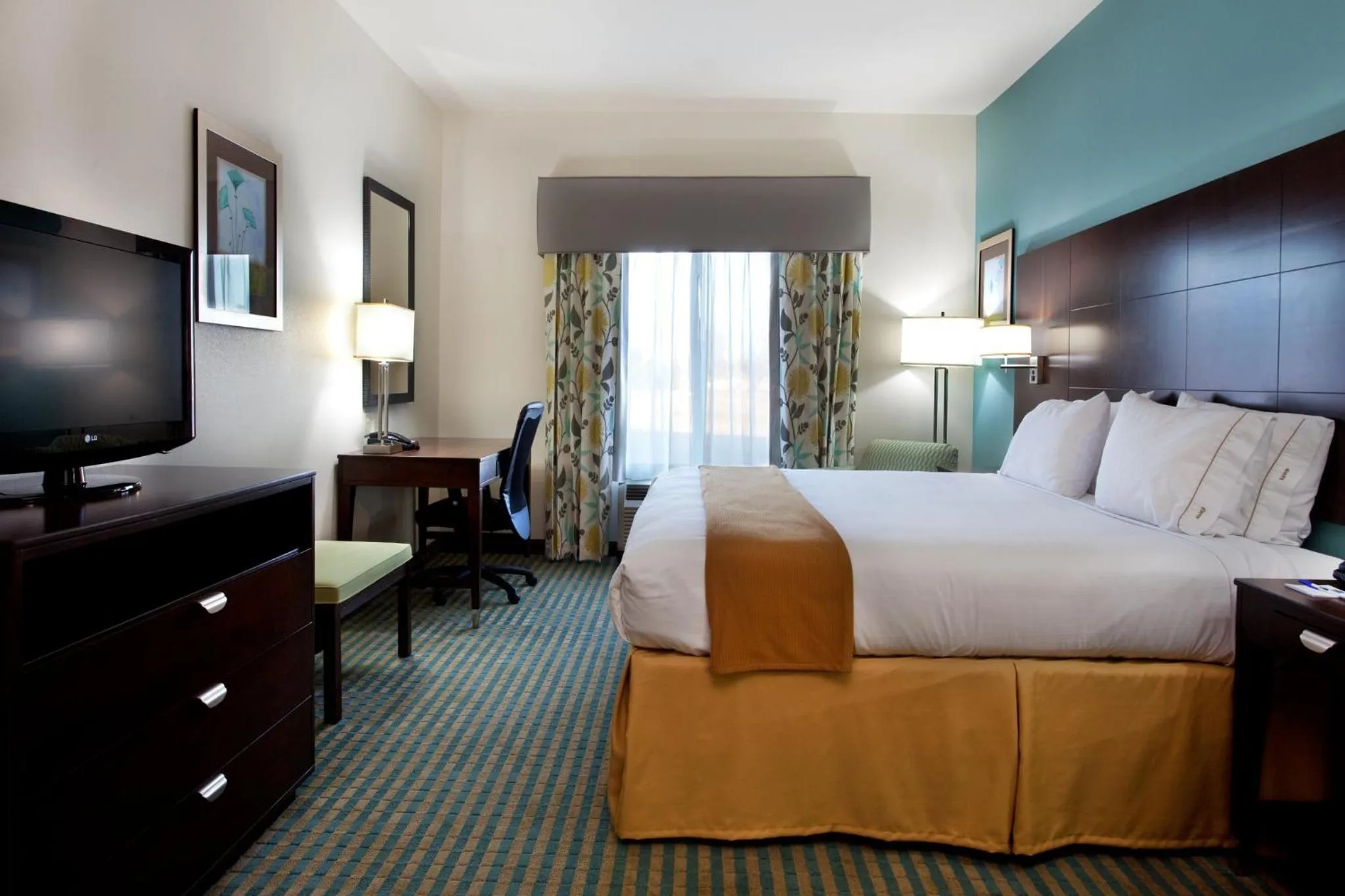 Photo of the whole room, Bed in Holiday Inn Express Hotel & Suites Picayune by IHG