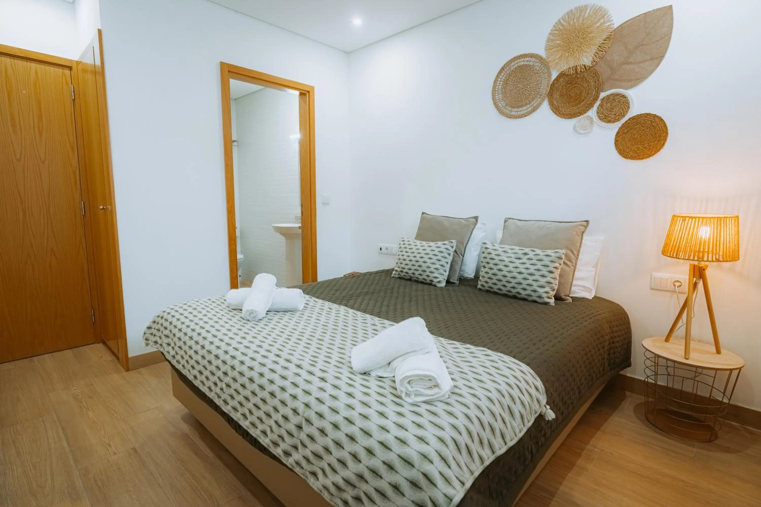 Double Room with Private Bathroom in Estação do Parque