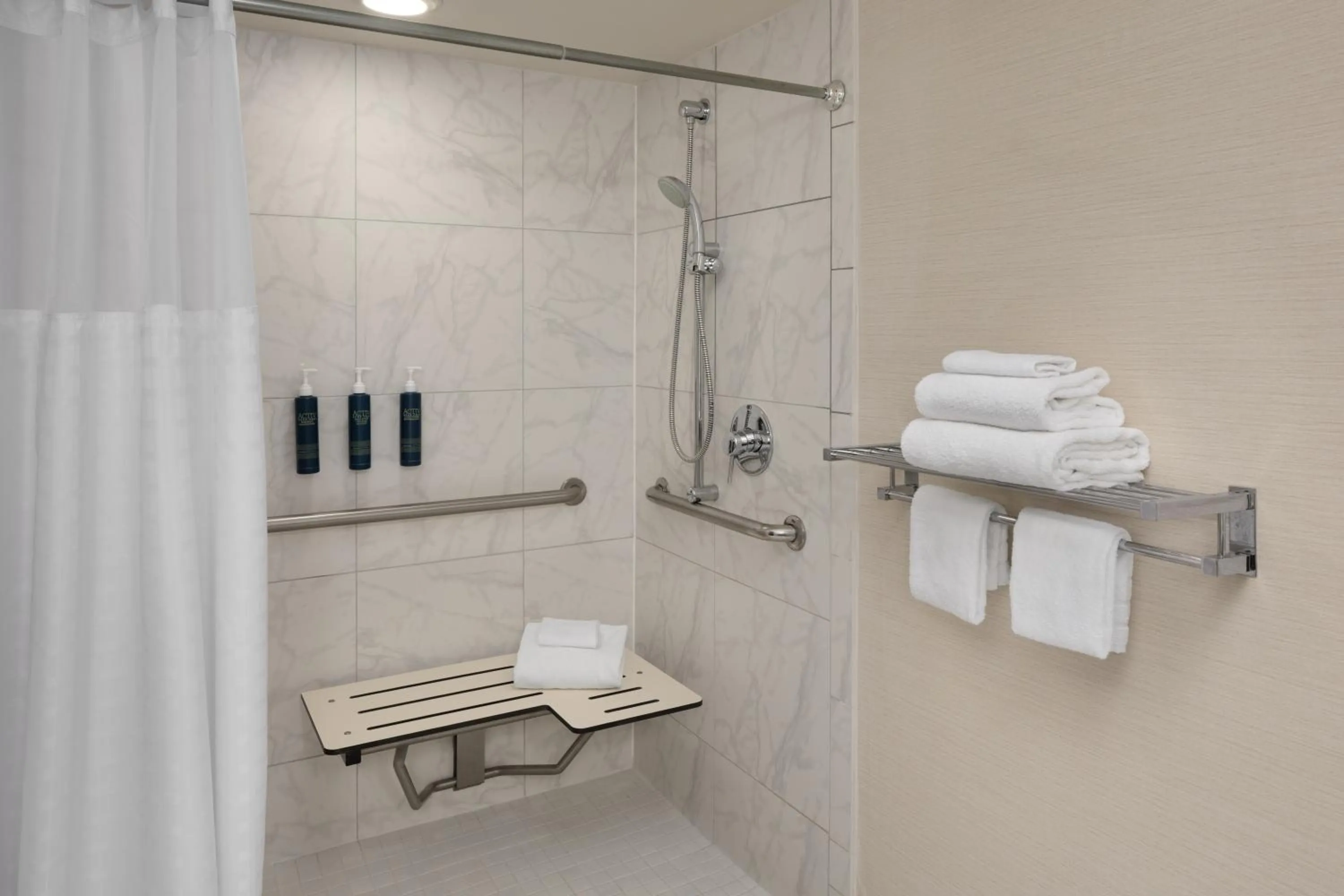 Shower in Four Points by Sheraton Downtown Seattle Center