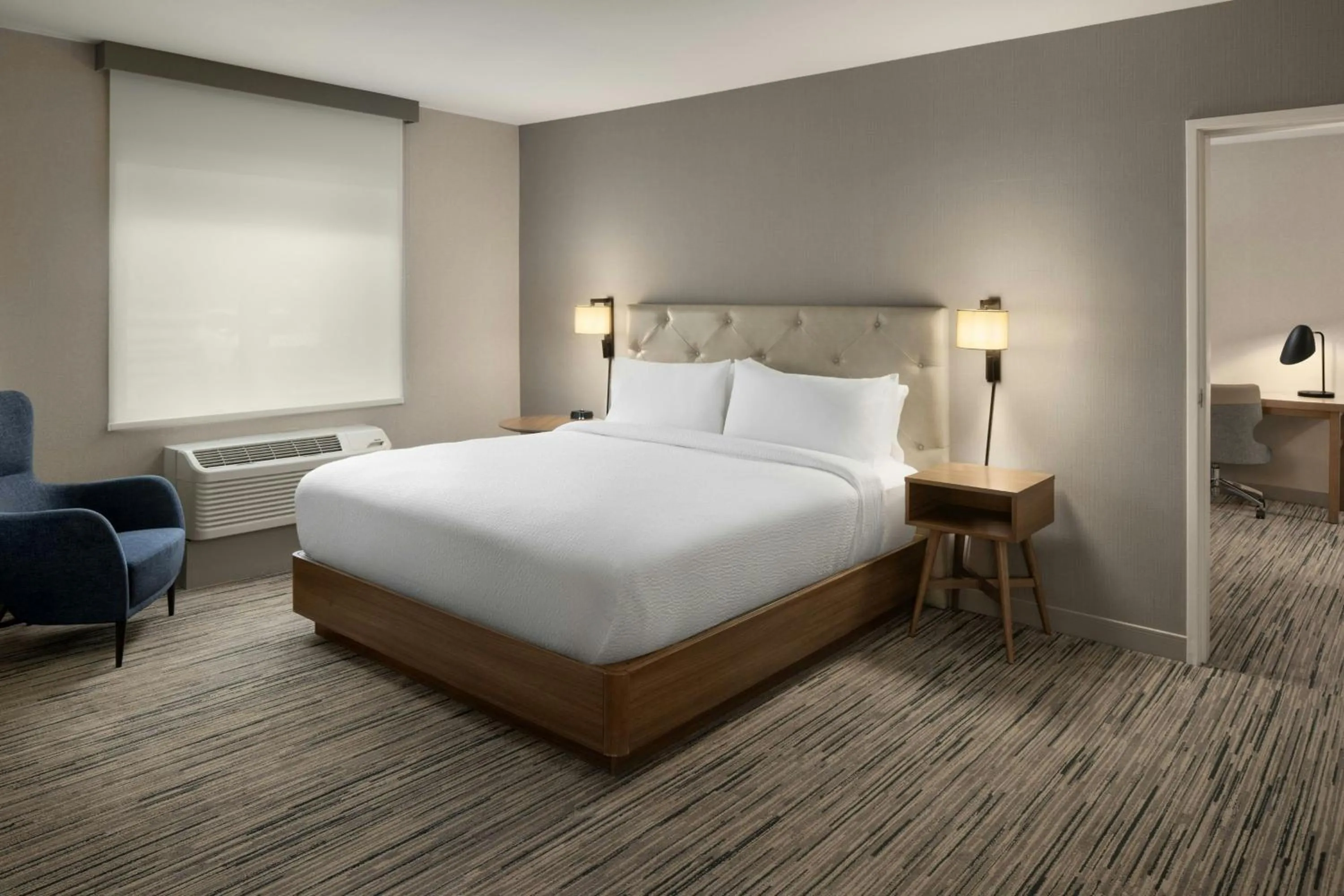 Bedroom, Bed in Four Points by Sheraton Downtown Seattle Center