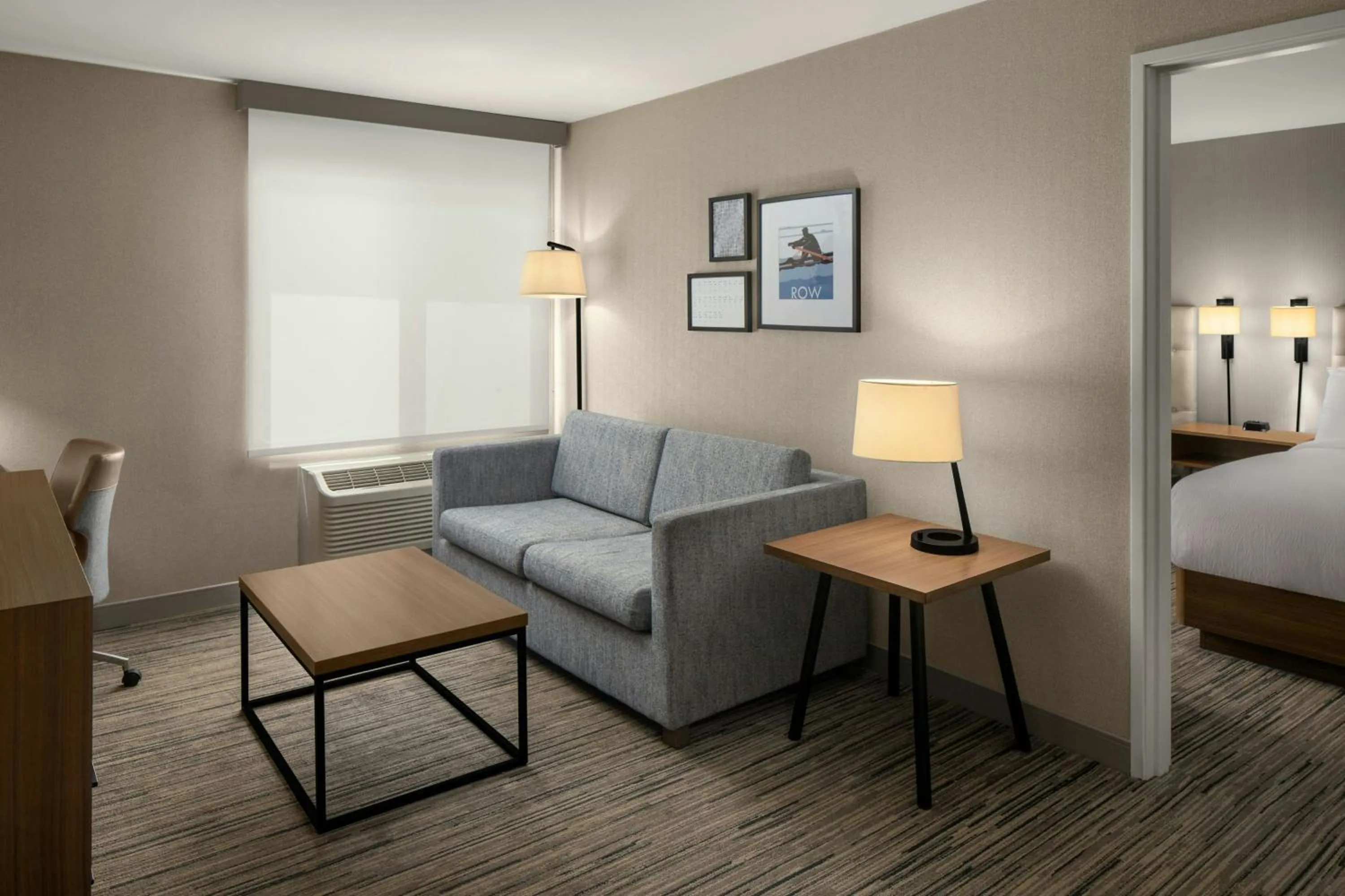 Living room, Bed in Four Points by Sheraton Downtown Seattle Center