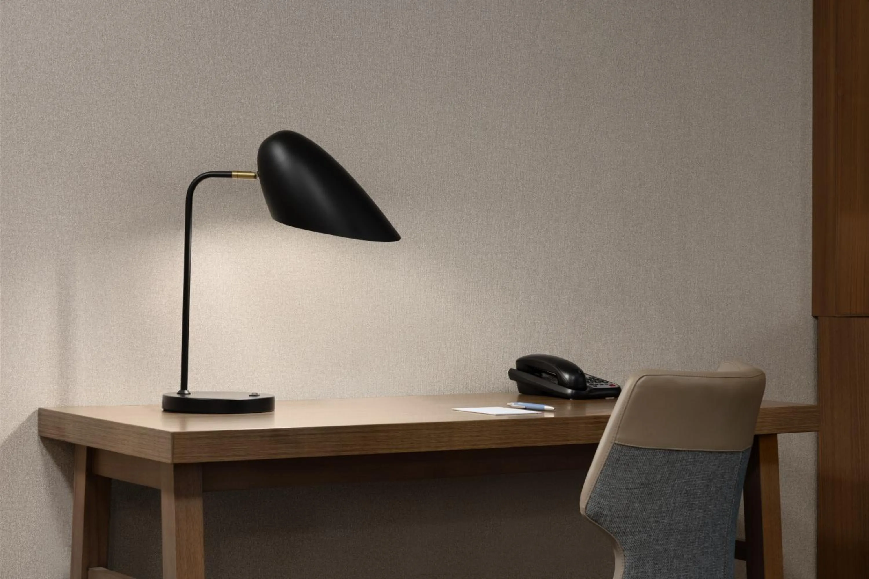 Living room in Four Points by Sheraton Downtown Seattle Center