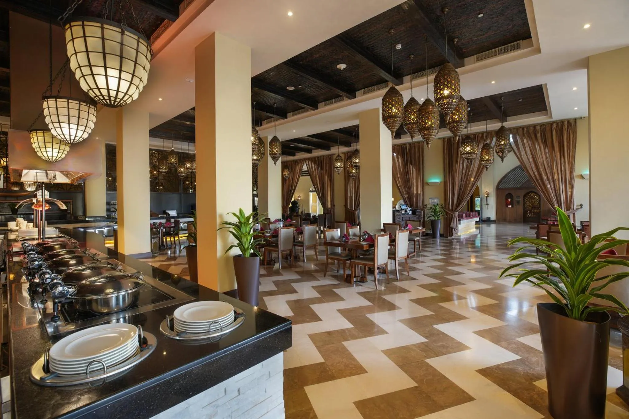 Restaurant/places to eat in Aldhafra Desert Resort, Vignette Collection by IHG