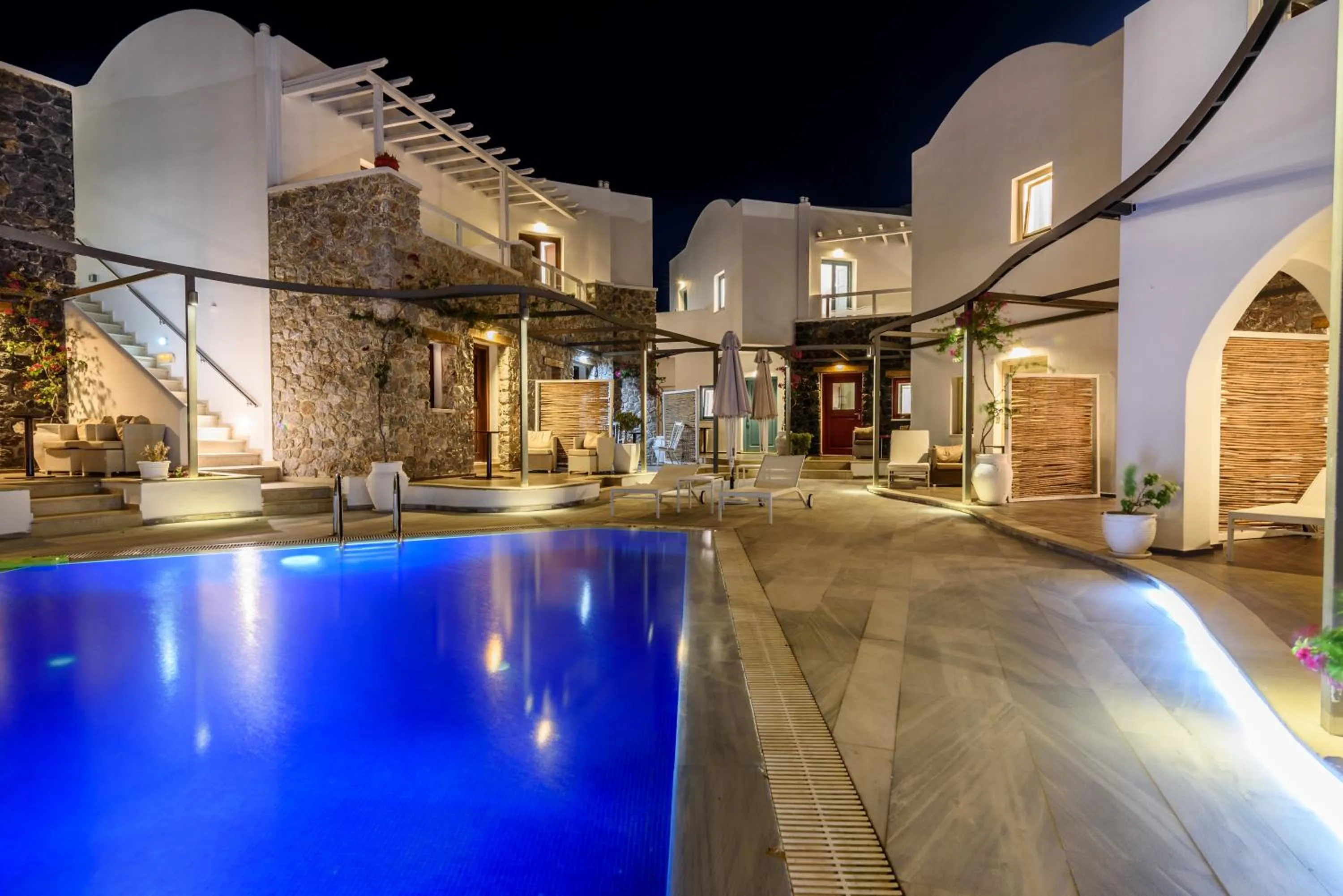 Swimming pool in La Mer Deluxe Hotel & Spa