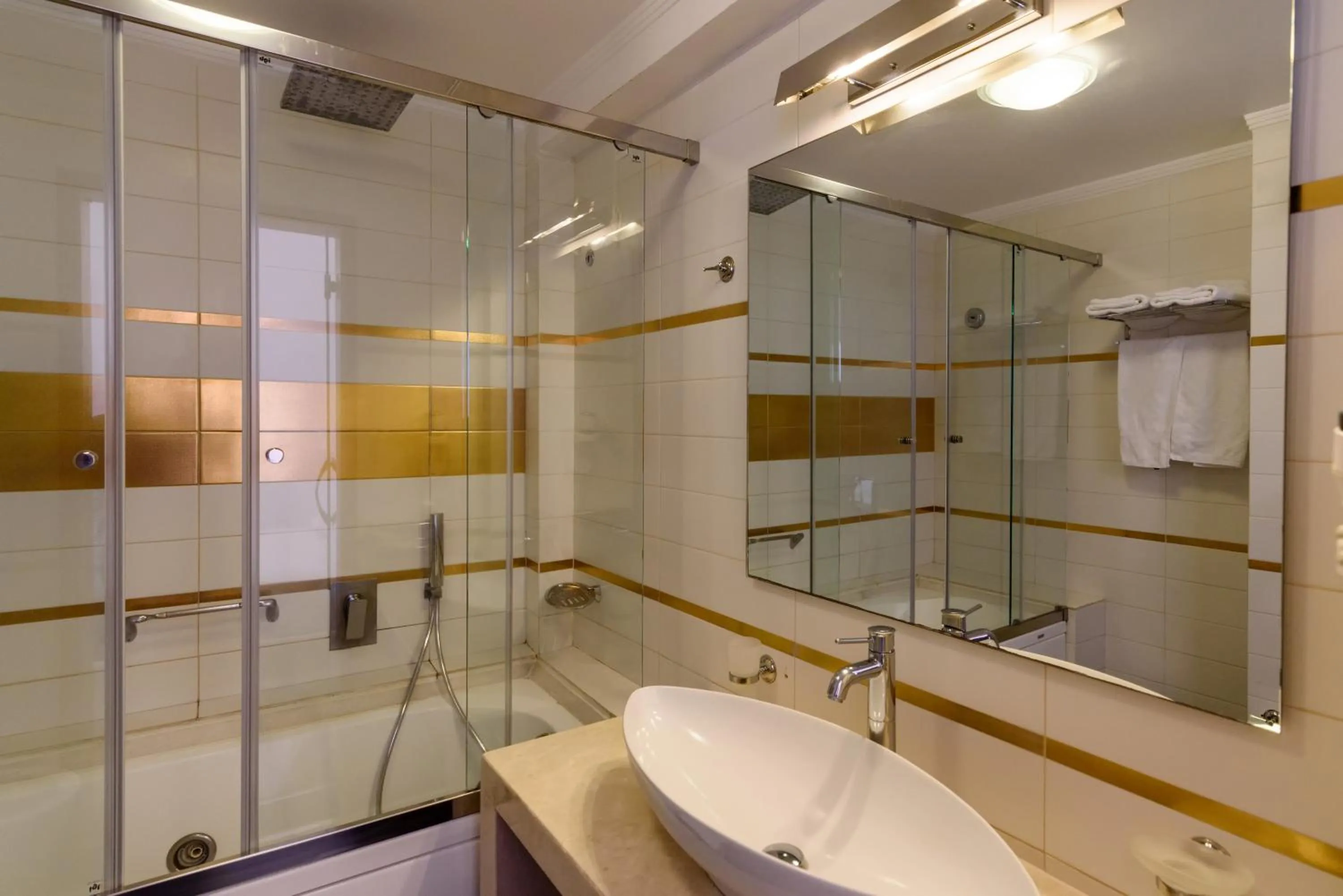 Bathroom in La Mer Deluxe Hotel & Spa