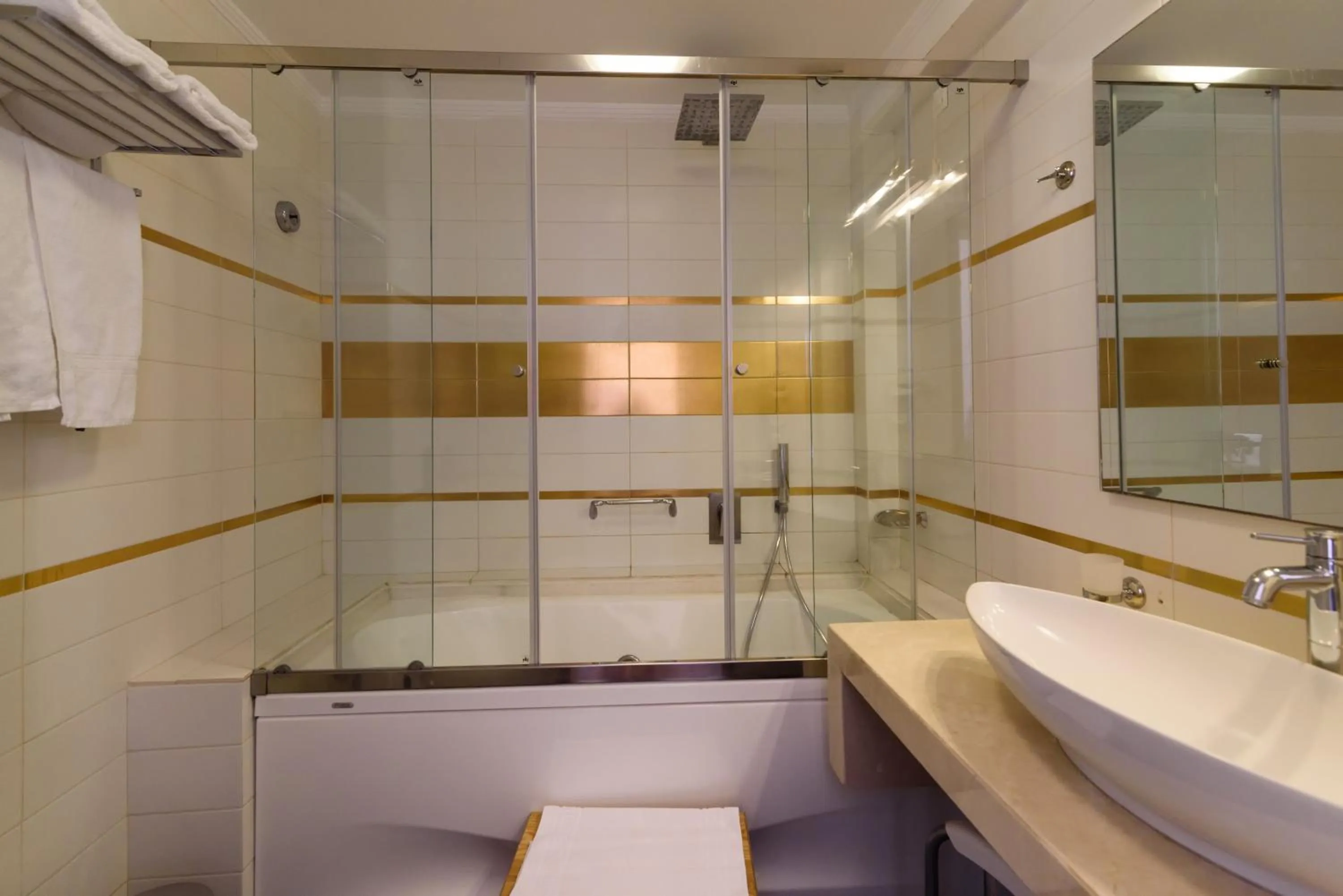 Bathroom in La Mer Deluxe Hotel & Spa