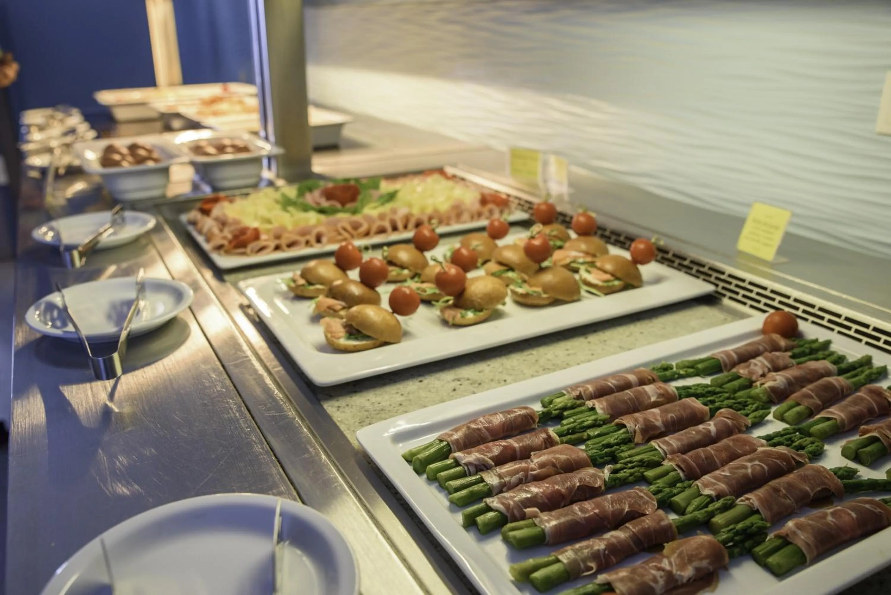 Buffet breakfast in La Mer Deluxe Hotel & Spa