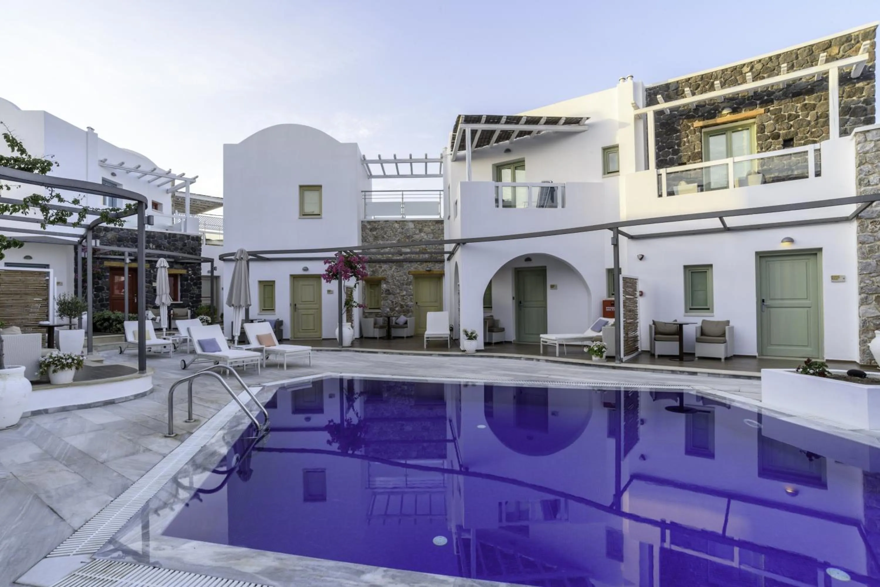 Swimming pool in La Mer Deluxe Hotel & Spa