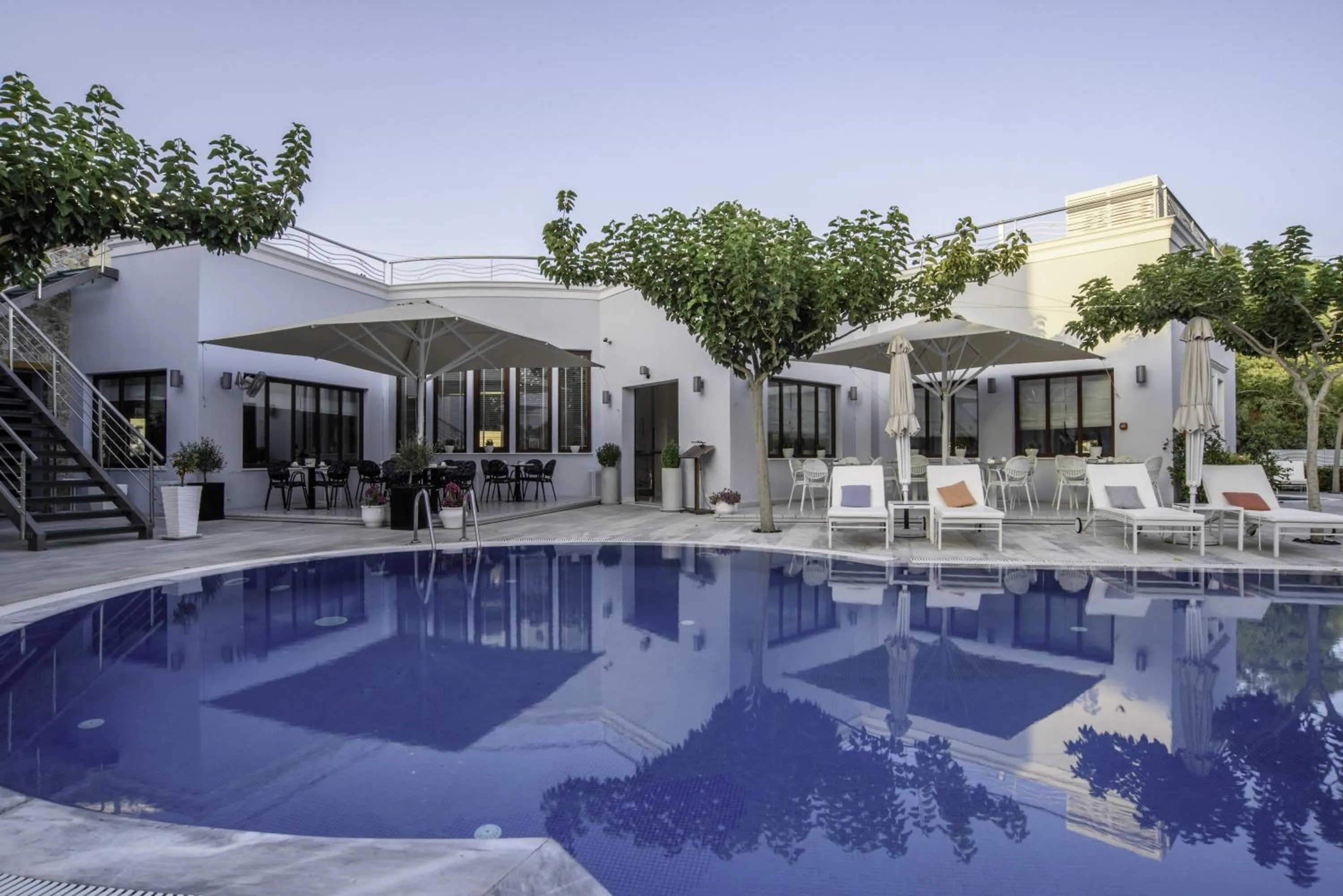 Swimming pool in La Mer Deluxe Hotel & Spa