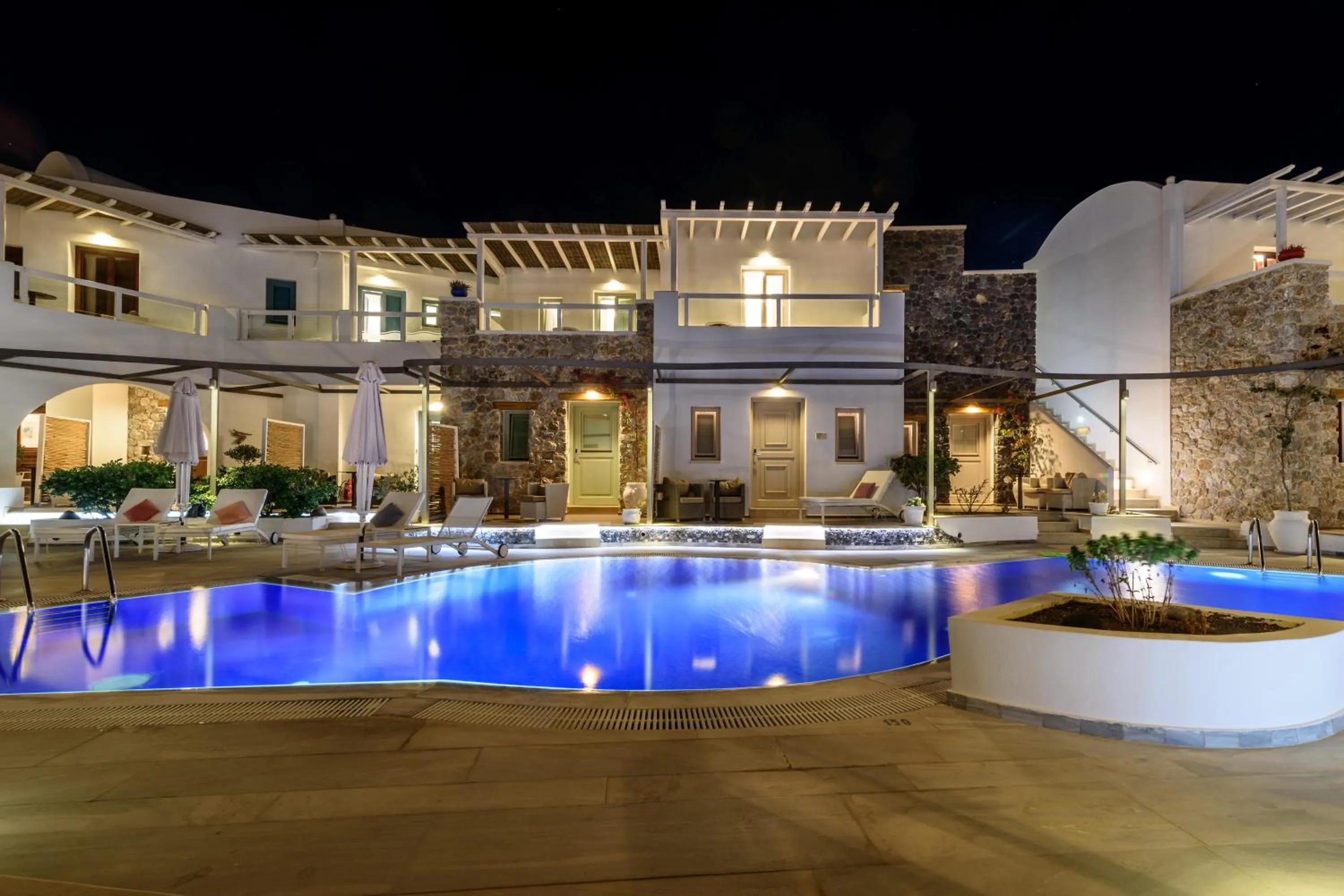 Swimming pool in La Mer Deluxe Hotel & Spa