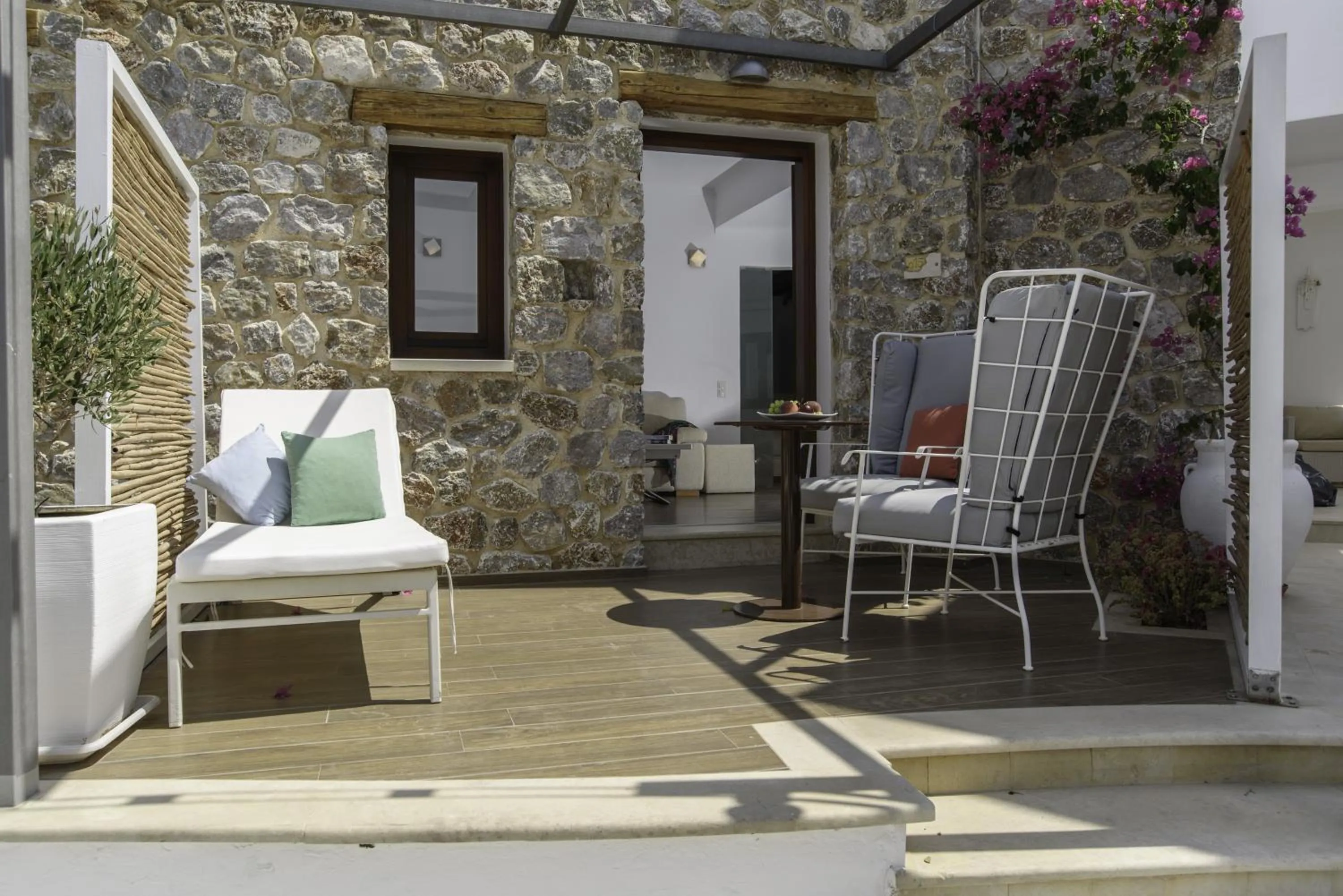 Decorative detail in La Mer Deluxe Hotel & Spa