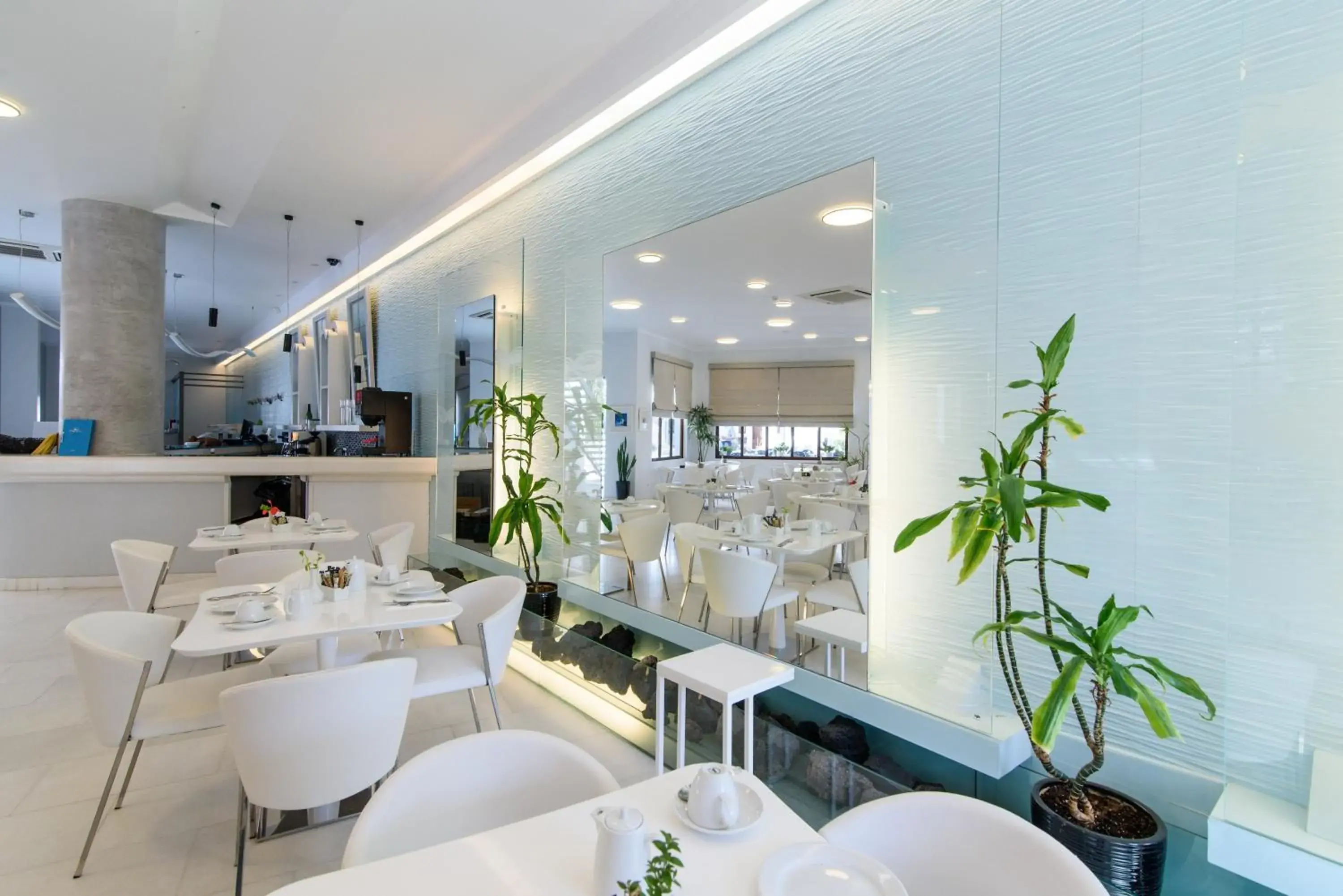 Restaurant/places to eat in La Mer Deluxe Hotel & Spa Restaurant/places to eat in La Mer Deluxe Hotel & Spa
