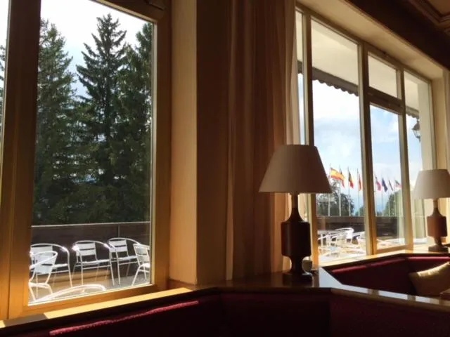 Communal lounge/ TV room in Park Hotel Miramonti