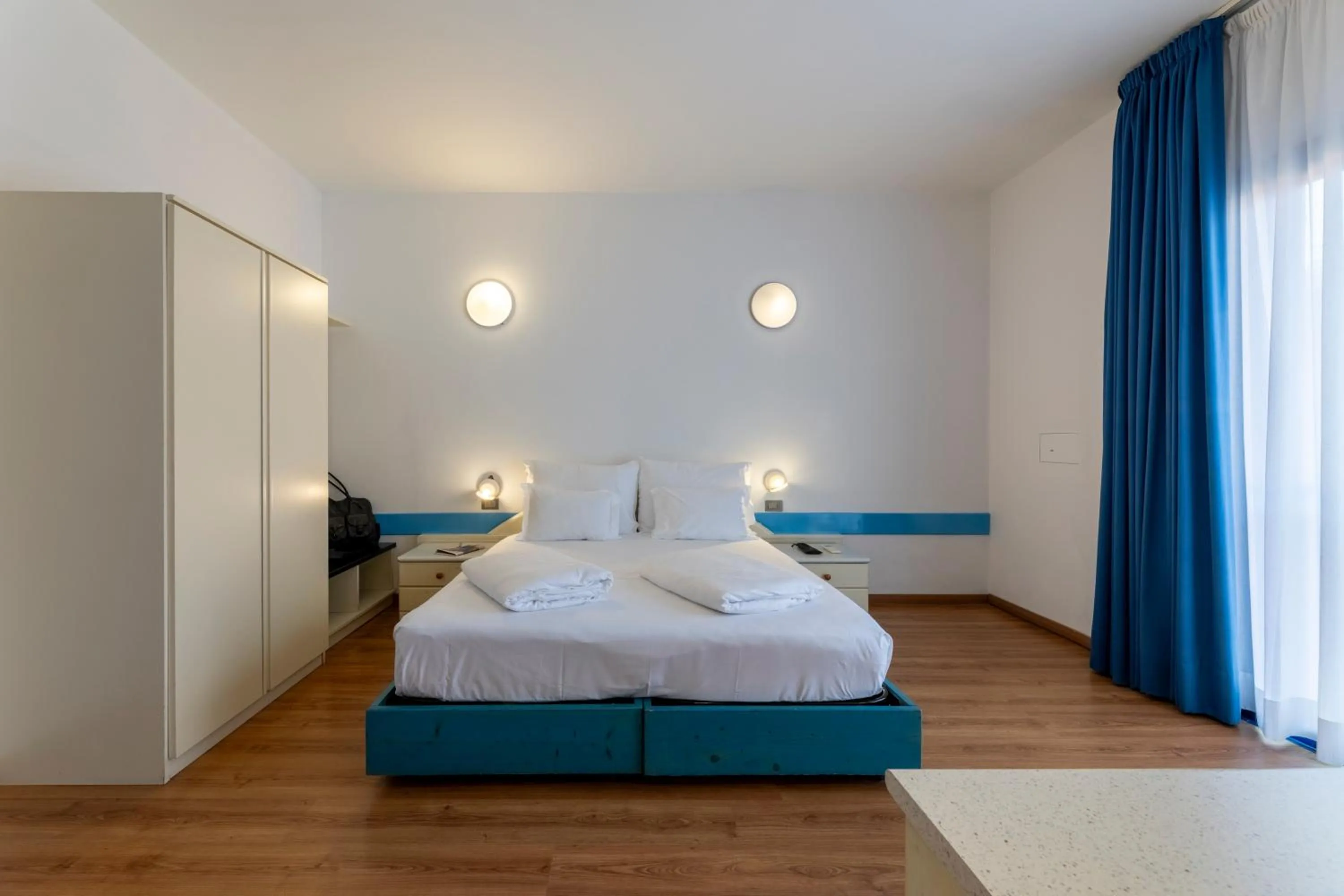 Bedroom, Bed in Hi Hotels Riva del Garda