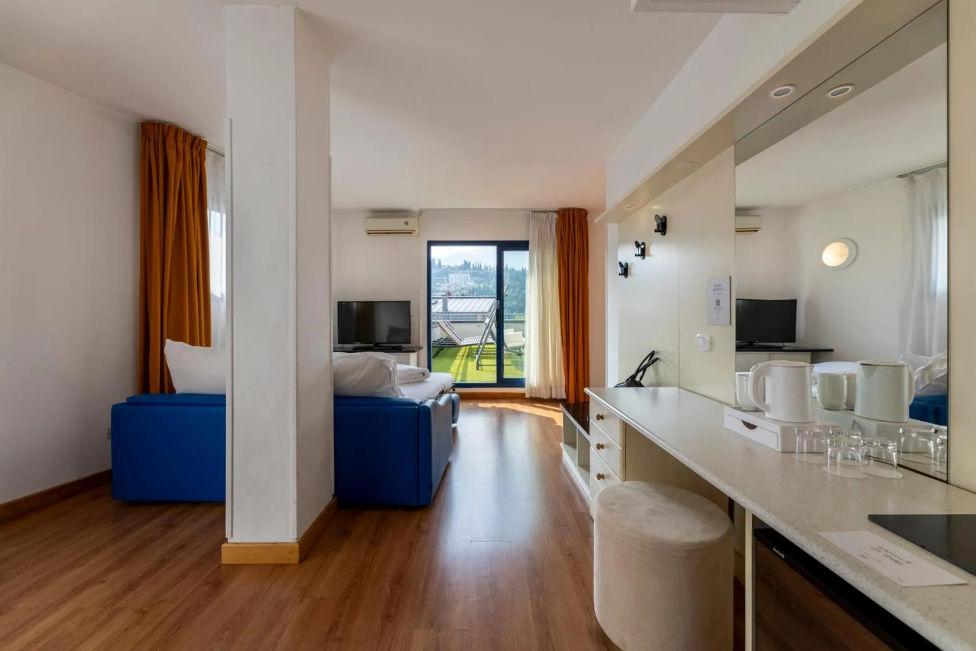 Bedroom in Hi Hotels Riva del Garda