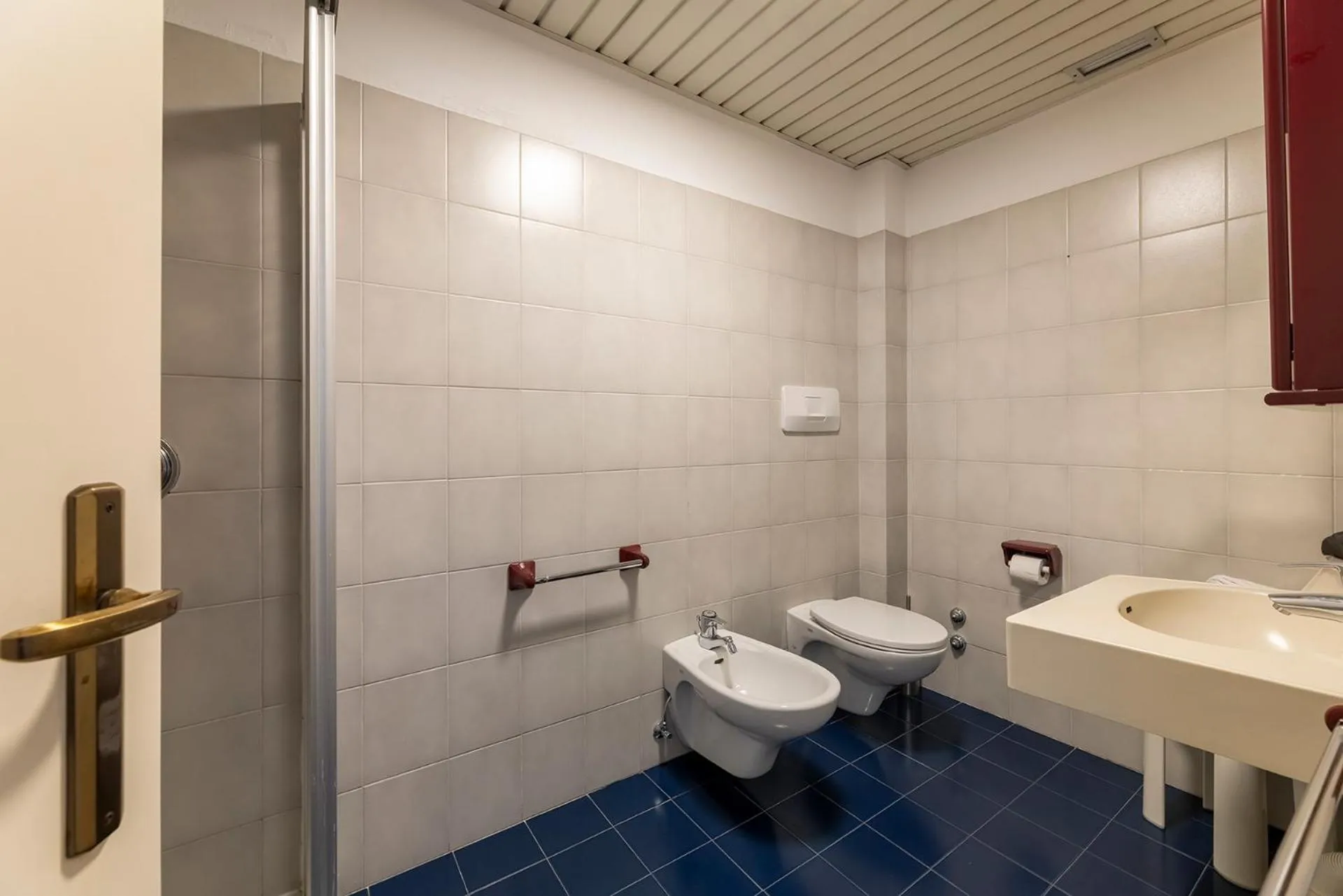 Toilet in Hi Hotels Riva del Garda