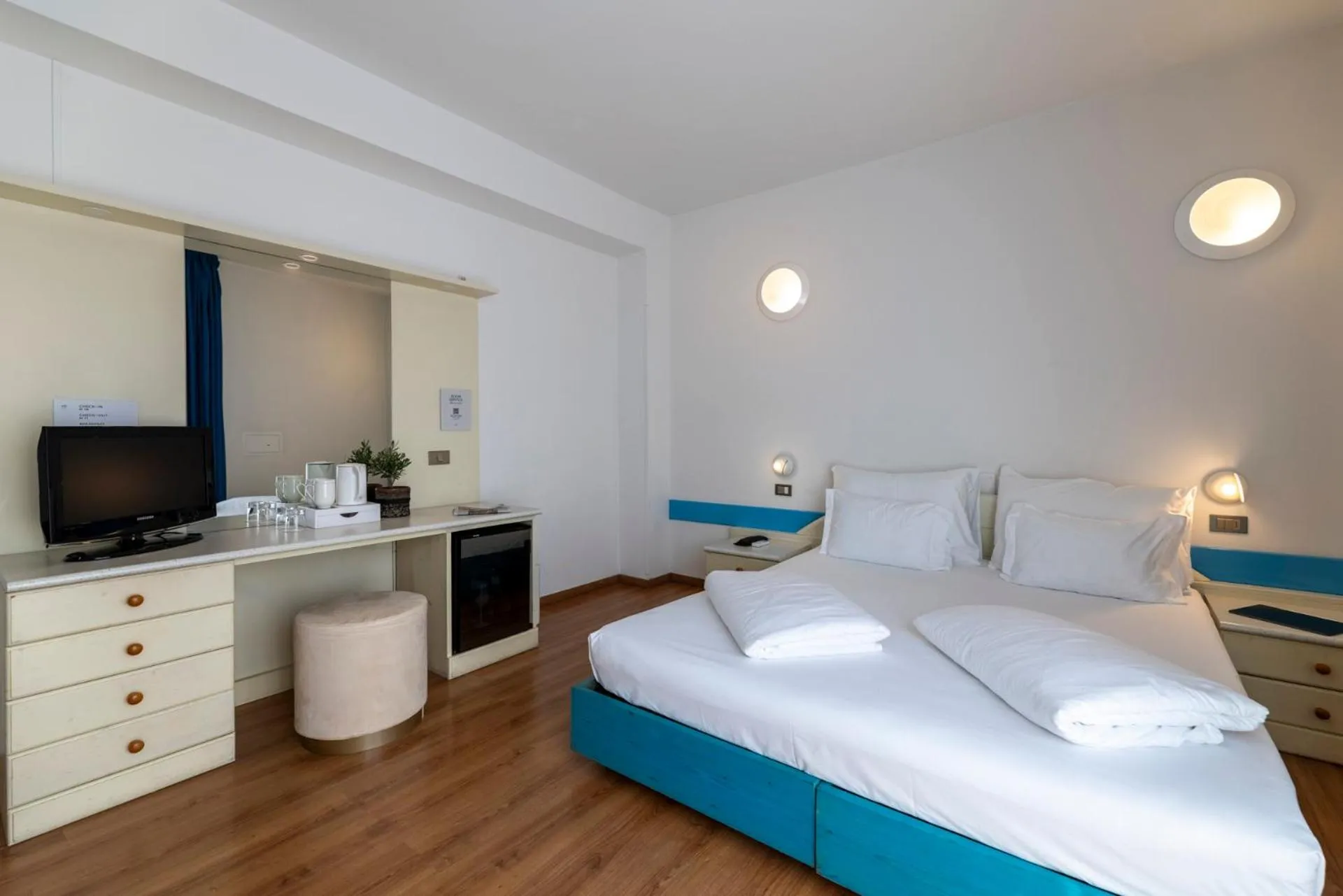 Bedroom, Bed in Hi Hotels Riva del Garda