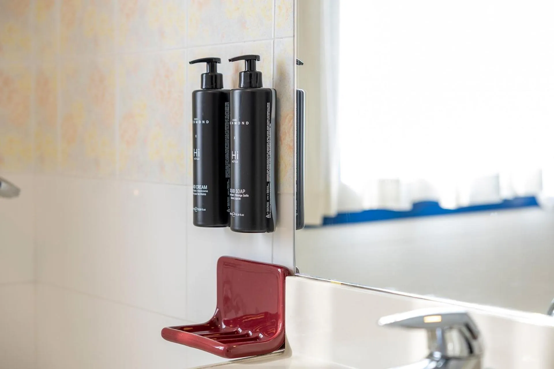 Bathroom in Hi Hotels Riva del Garda