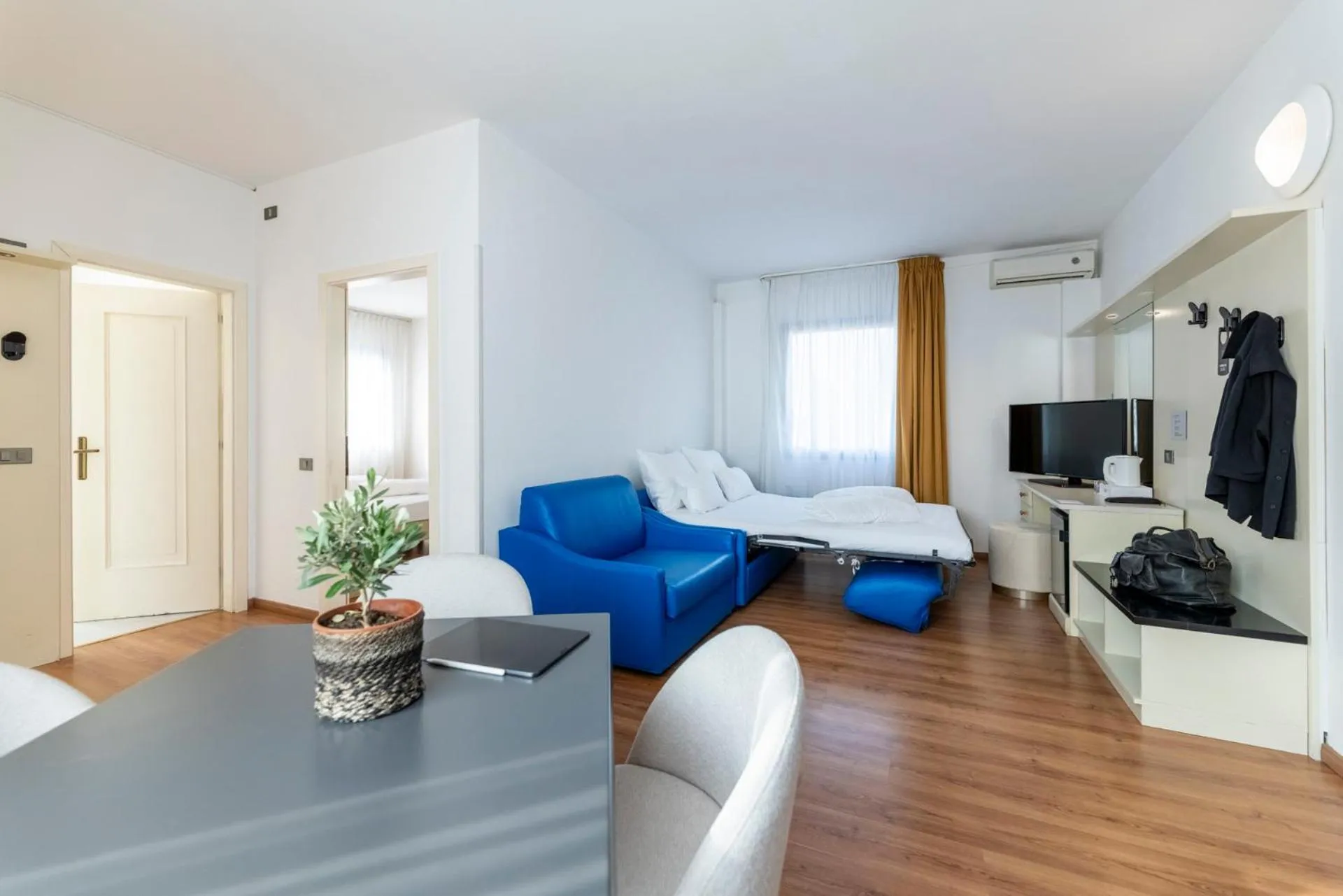 Seating area, Bed in Hi Hotels Riva del Garda