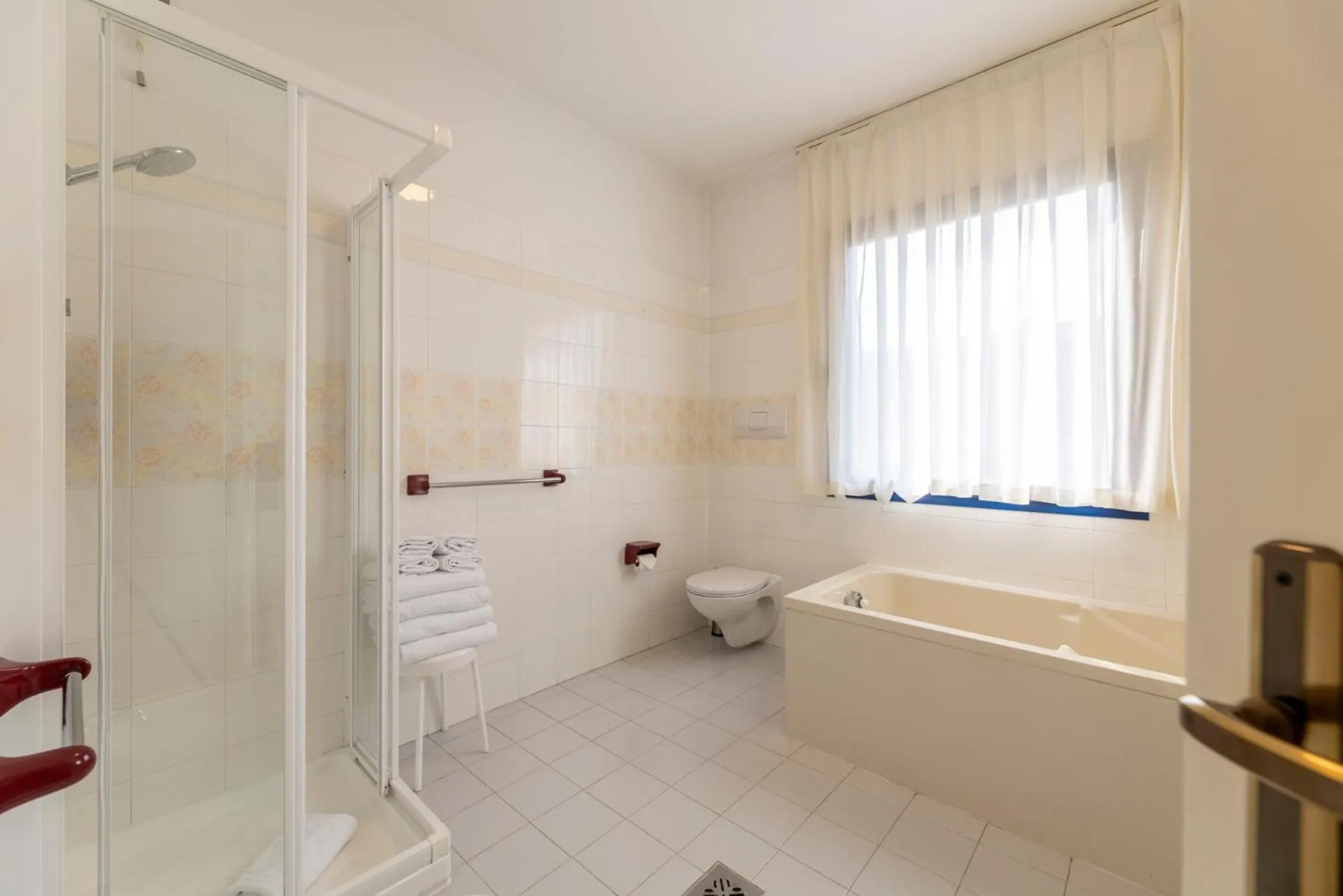 Bath in Hi Hotels Riva del Garda