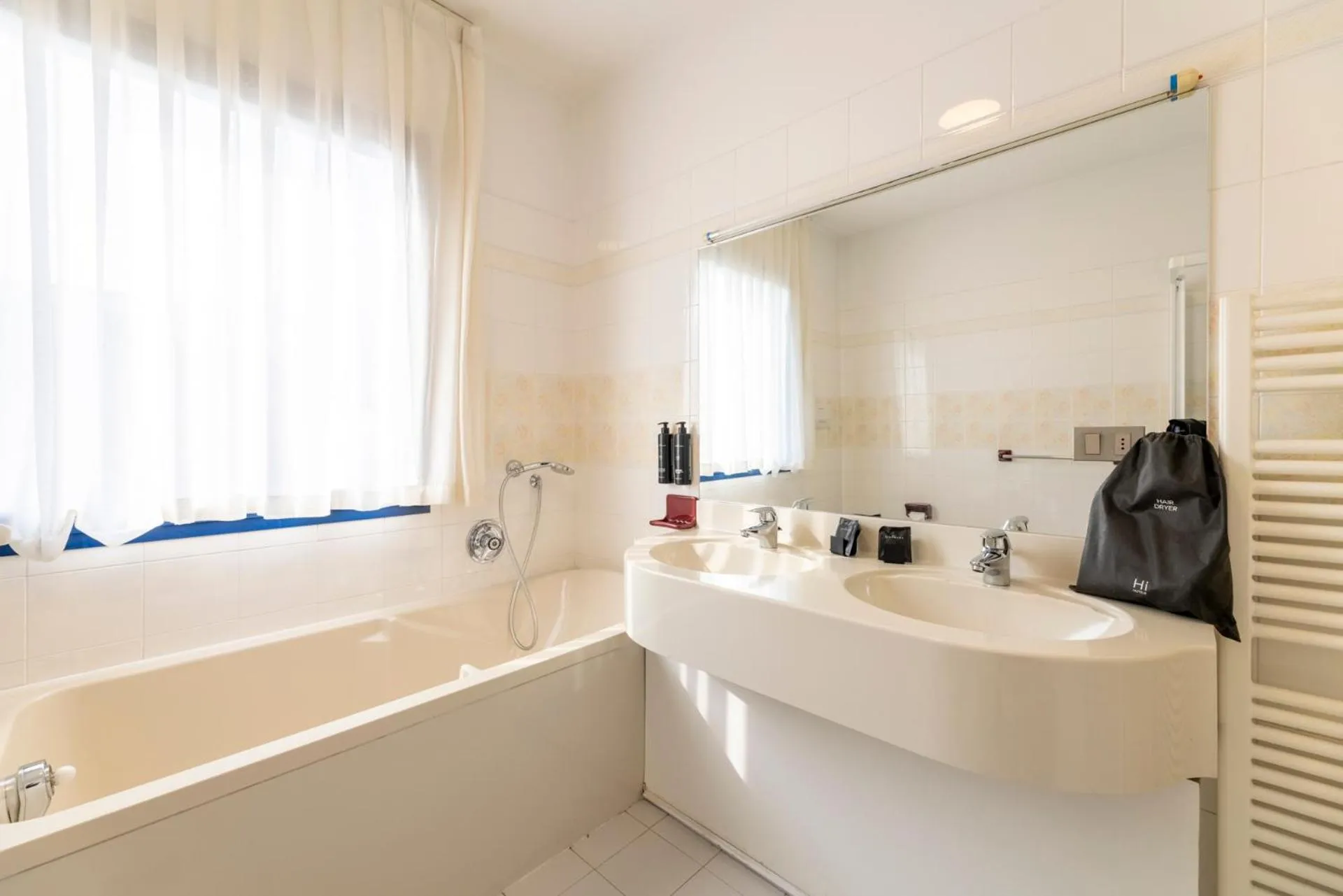 Bath in Hi Hotels Riva del Garda