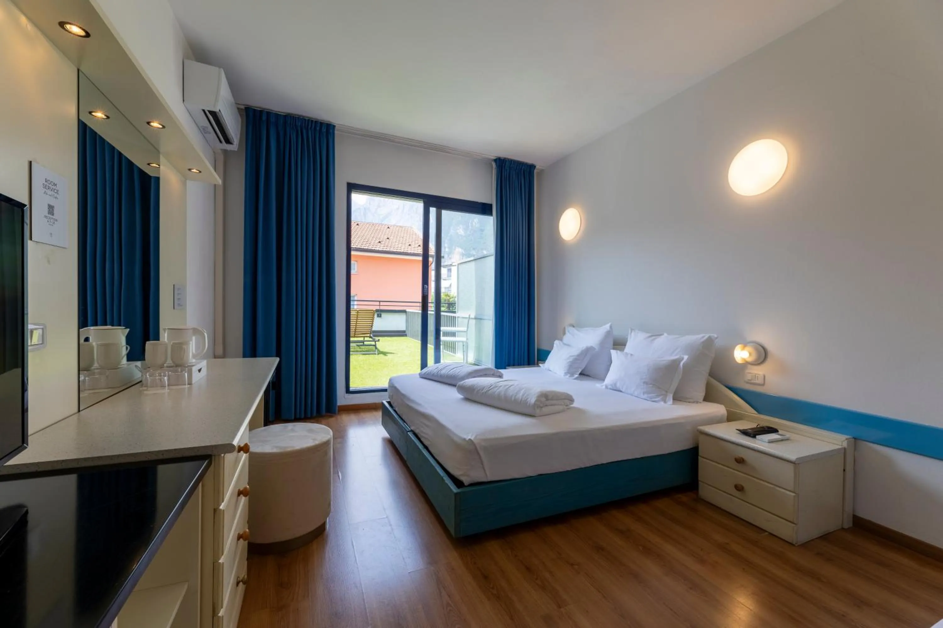 Bedroom, Bed in Hi Hotels Riva del Garda
