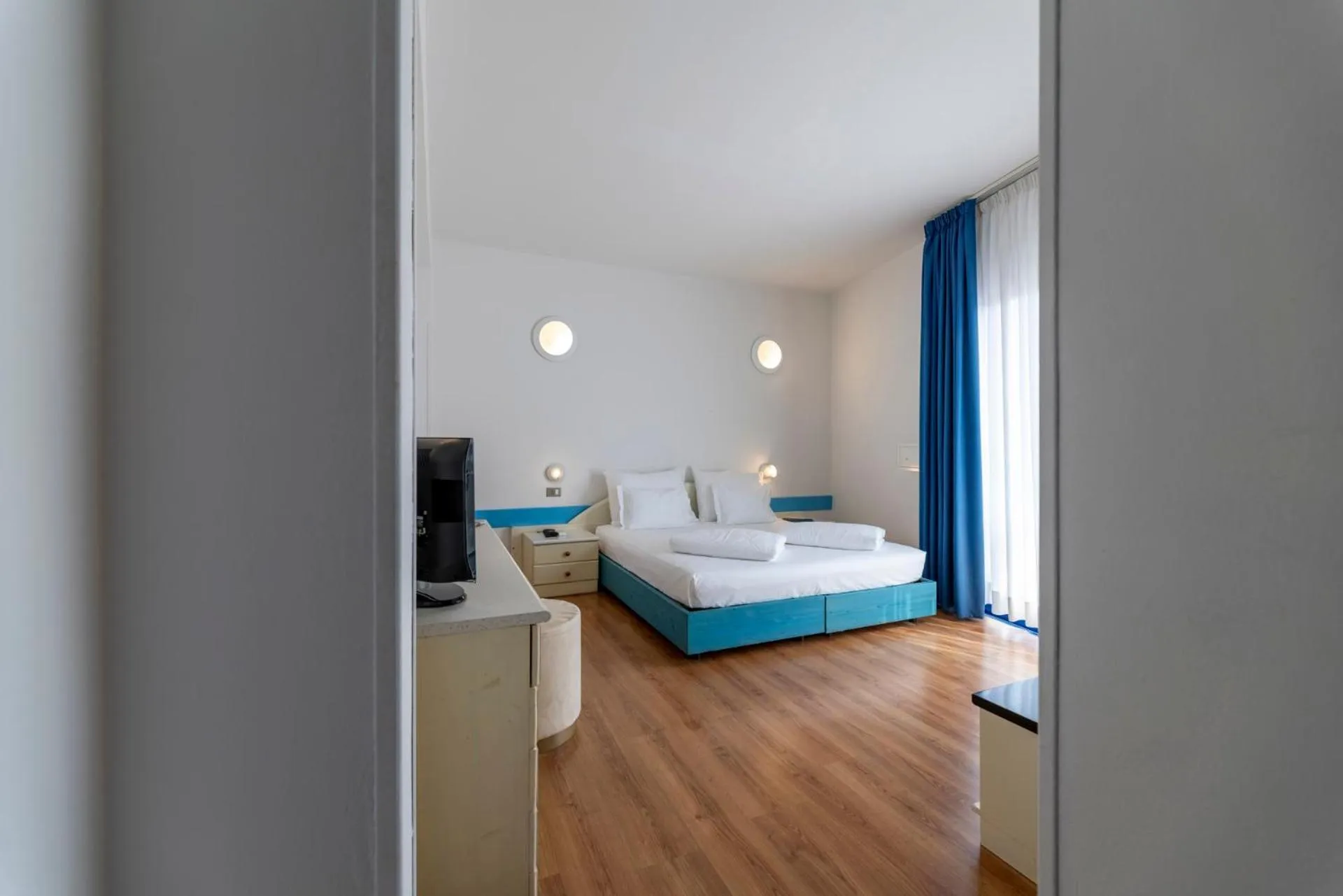 Bedroom, Bed in Hi Hotels Riva del Garda