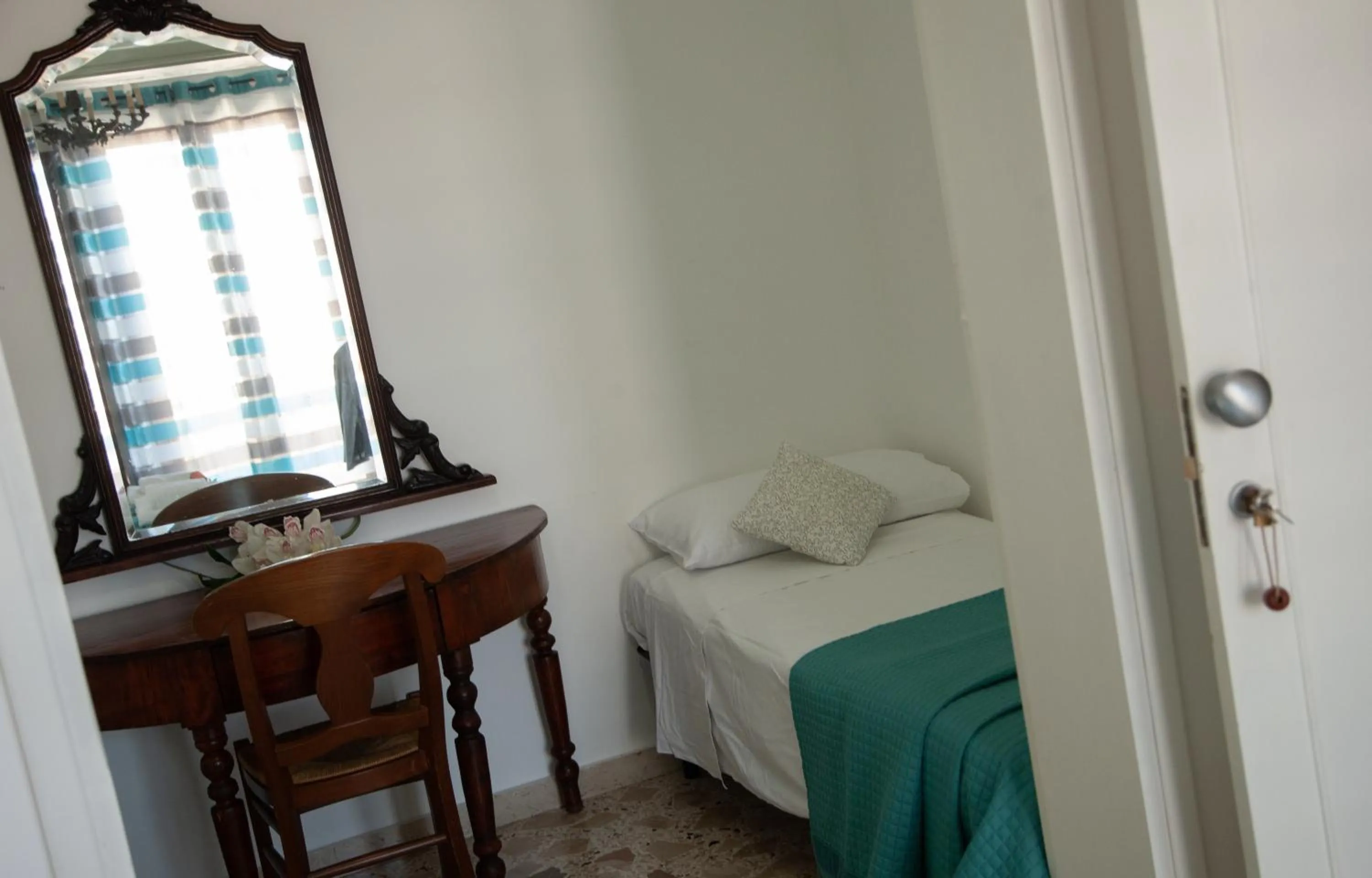 Bed in Orlando Bayview