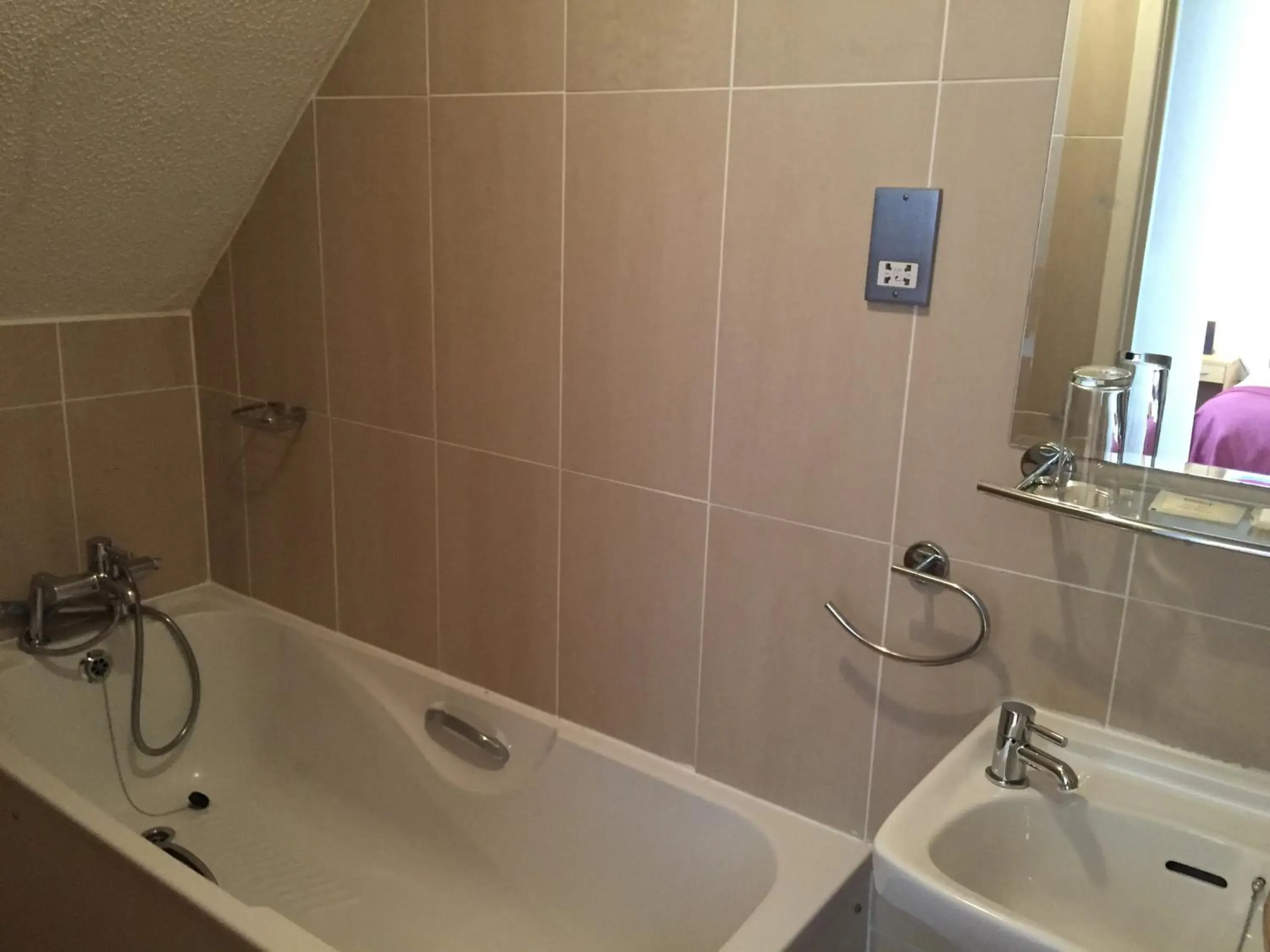 Bathroom in Gwesty Nanhoron Arms Hotel Bathroom in Gwesty Nanhoron Arms Hotel