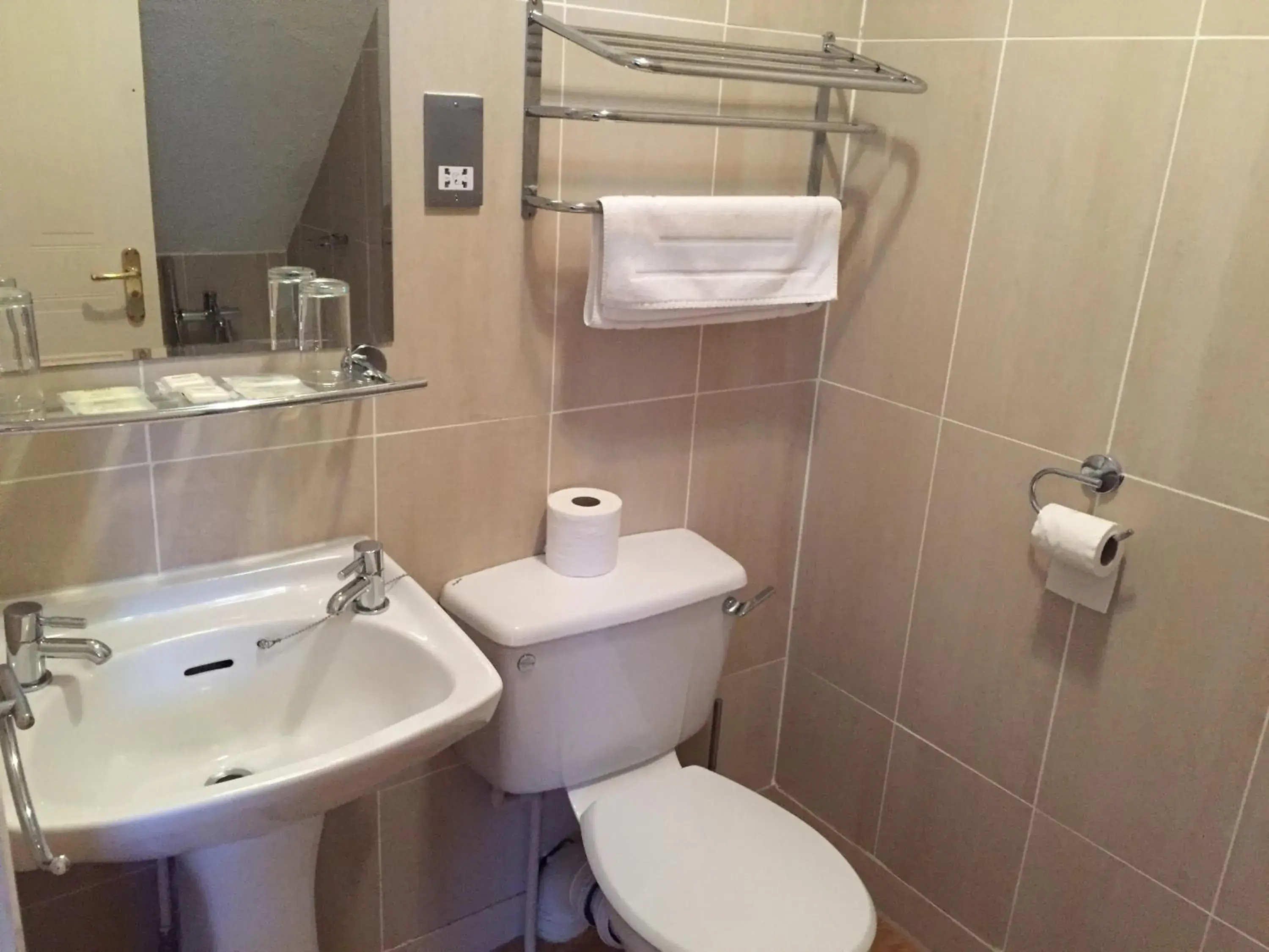 Standard Double Room in Gwesty Nanhoron Arms Hotel Standard Double Room in Gwesty Nanhoron Arms Hotel