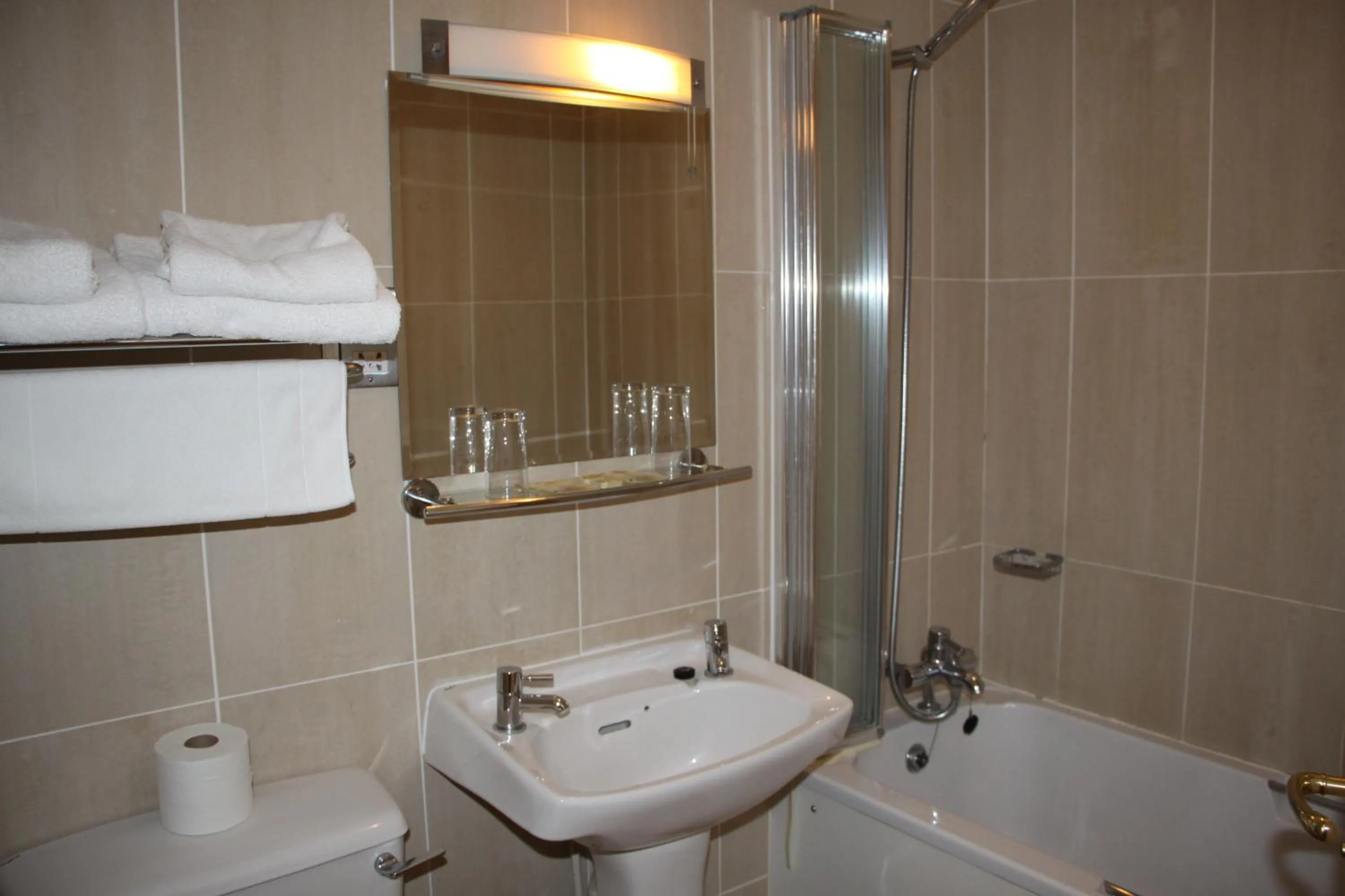 Bathroom in Gwesty Nanhoron Arms Hotel