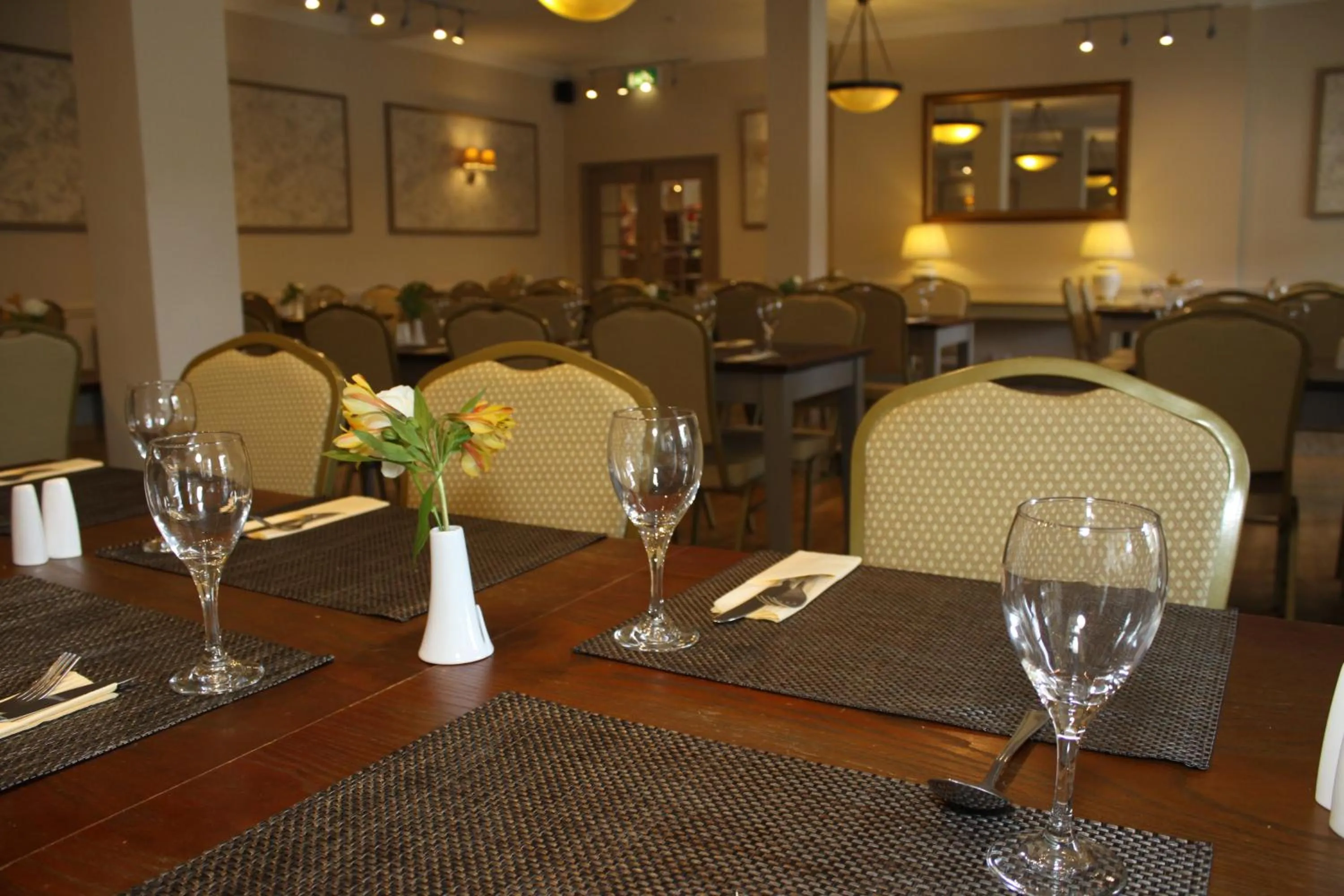 Restaurant/places to eat in Gwesty Nanhoron Arms Hotel