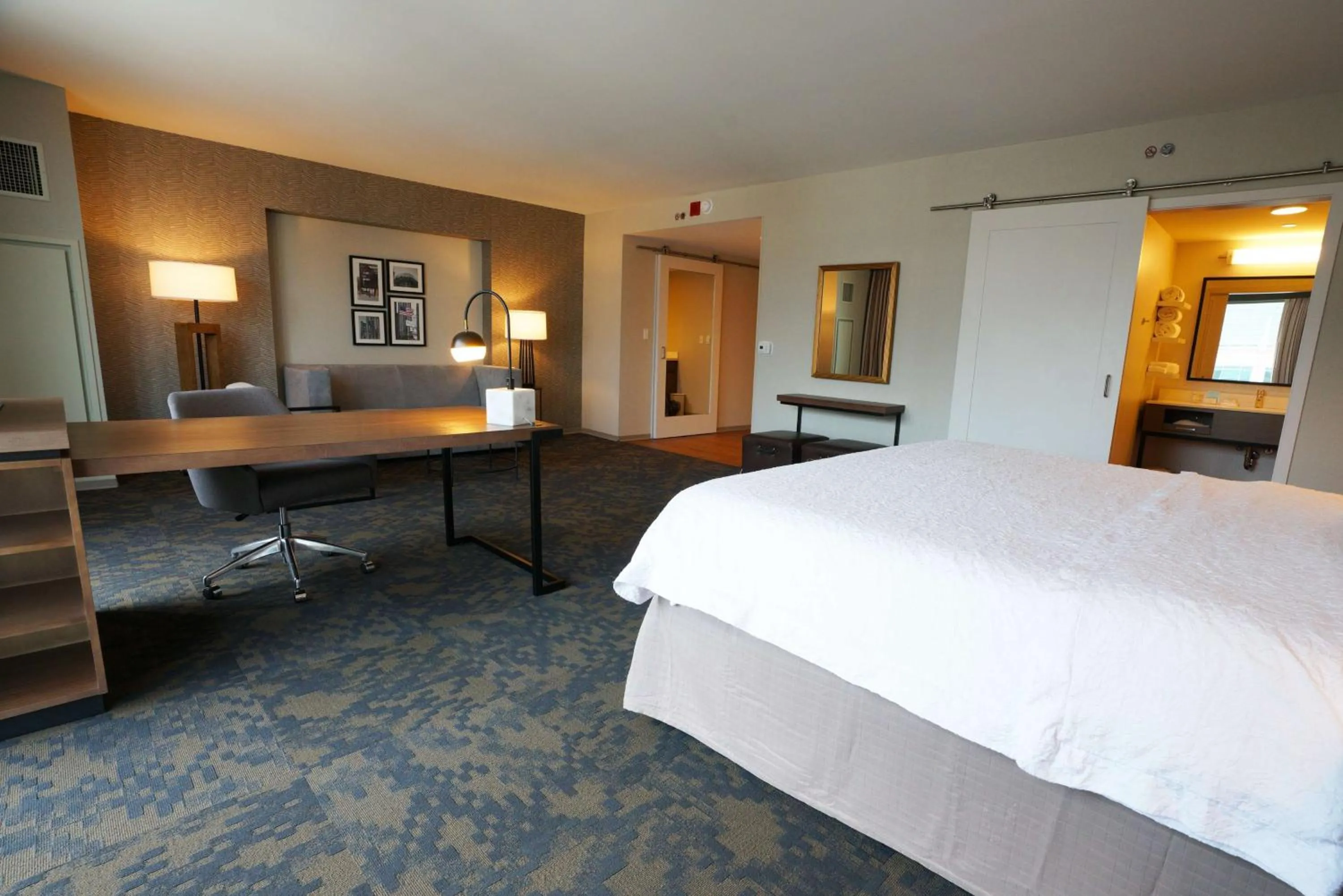 Bedroom, Bed in Hampton Inn Chicago West Loop Fulton Market Area
