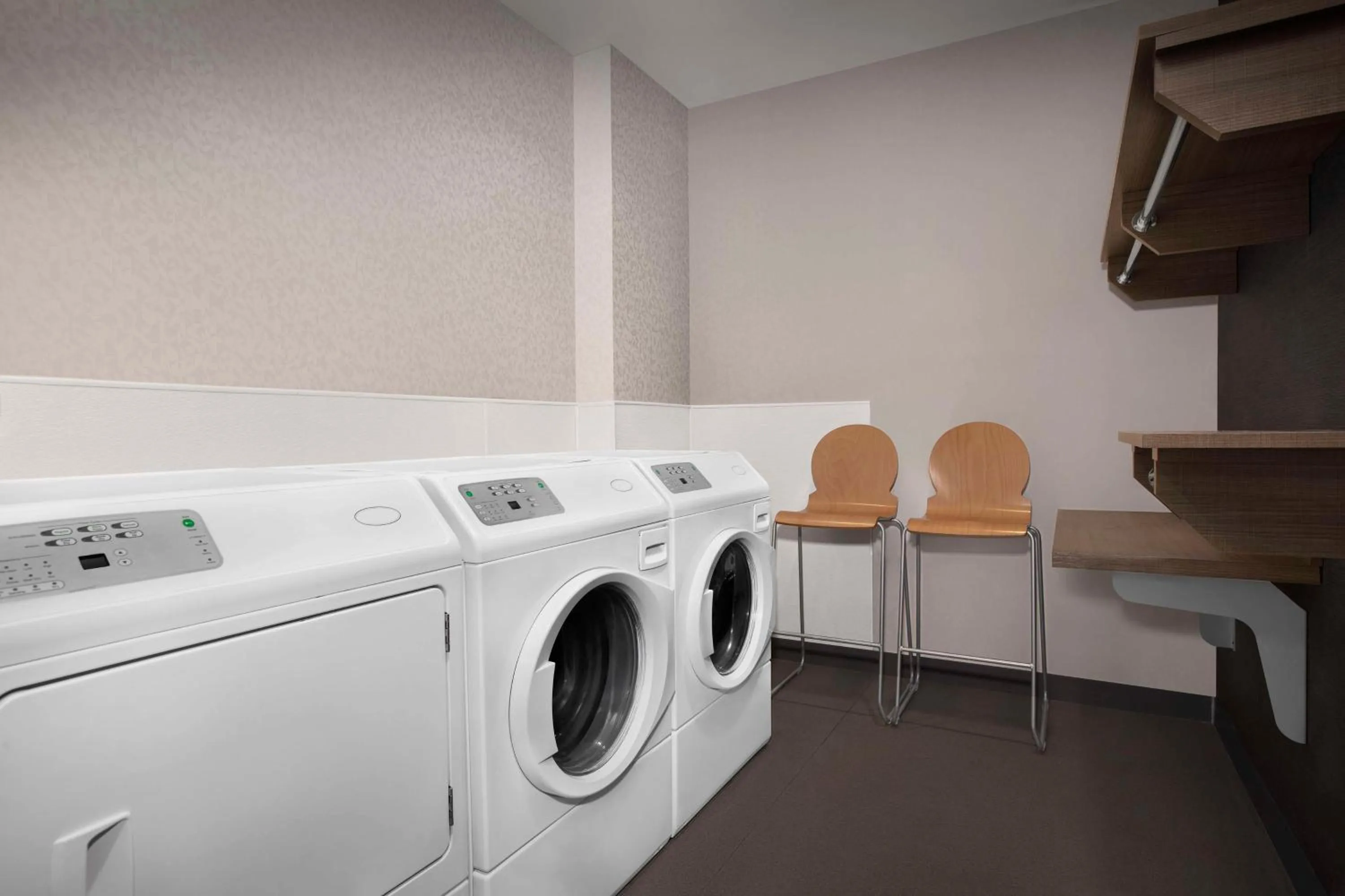 washing machine in Home2 Suites by Hilton Eugene Downtown University Area