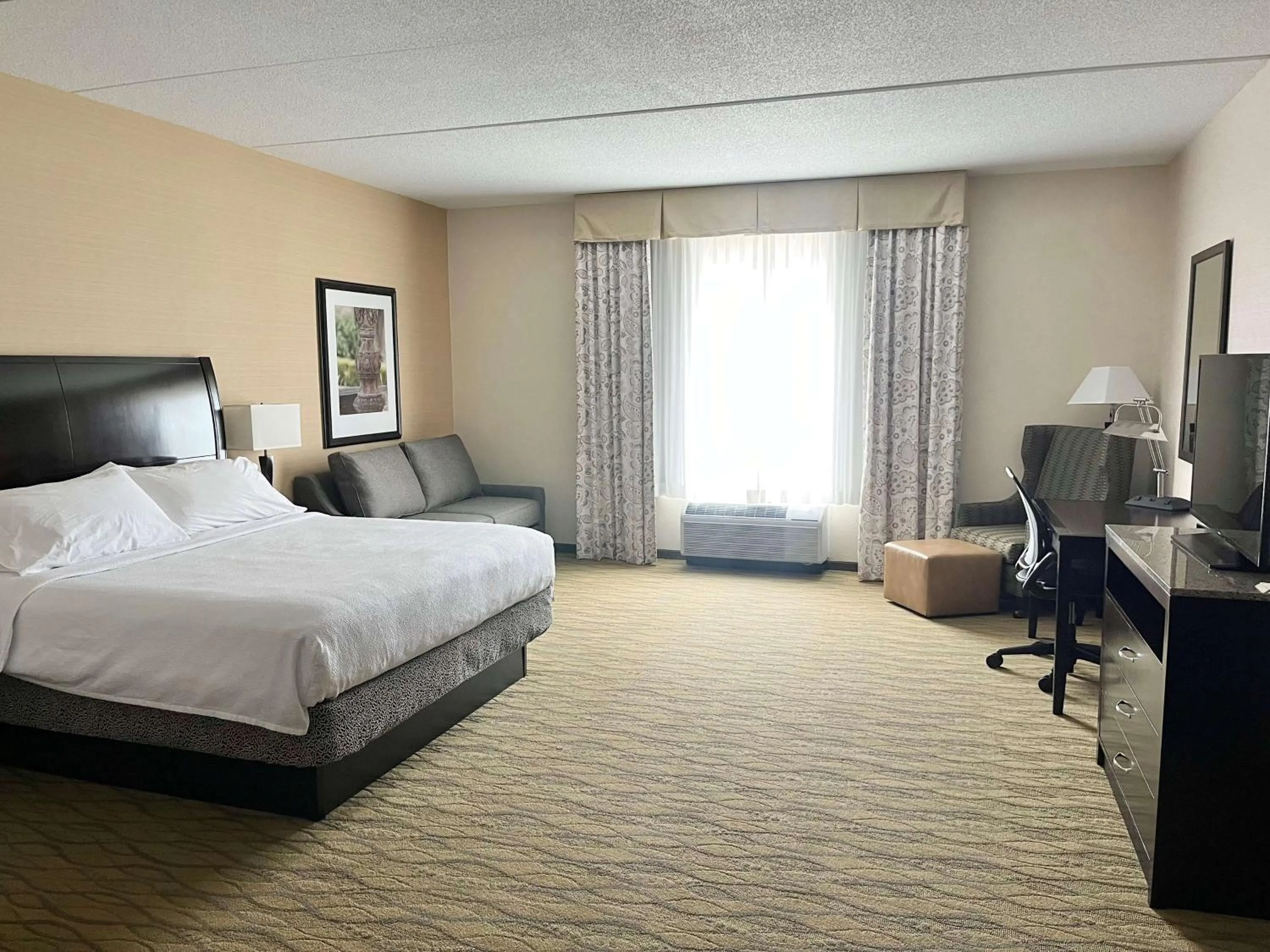 Bedroom, Bed in Hilton Garden Inn Indiana at IUP