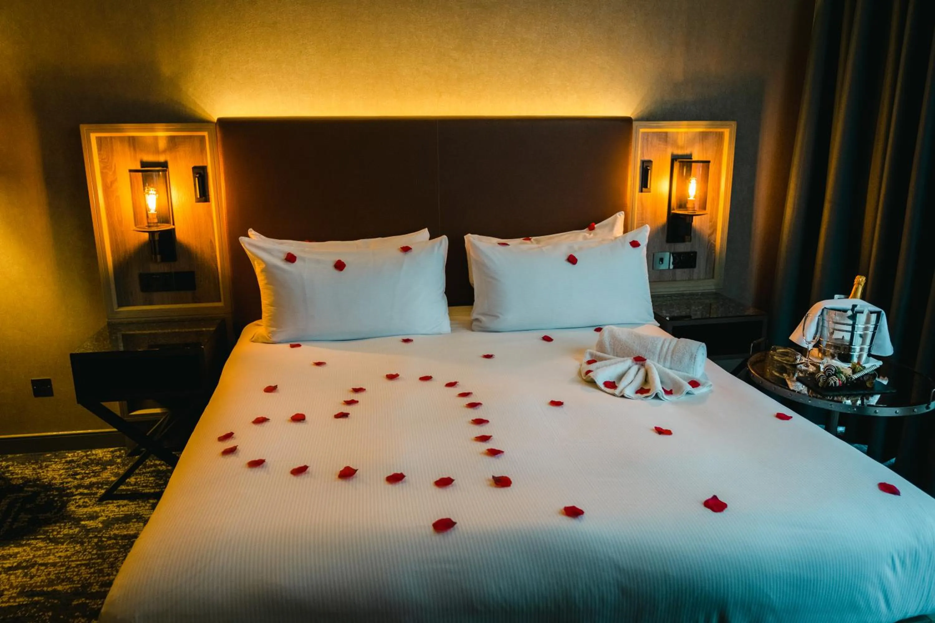 wedding, Bed in DoubleTree by Hilton London Kingston Upon Thames